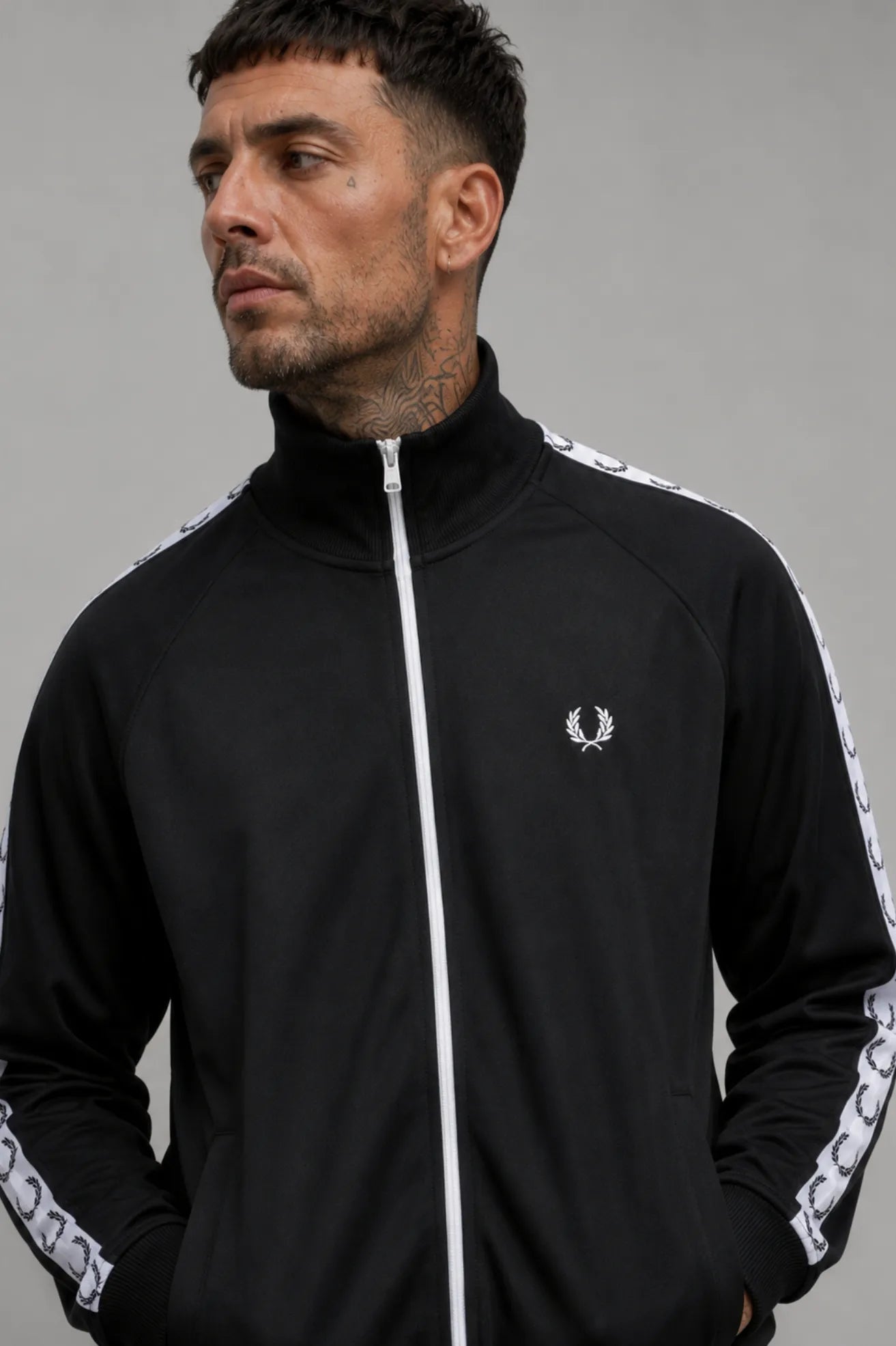 Fred Perry Chaqueta Hombre Chándal Cinta Negra Who killed Bambi?