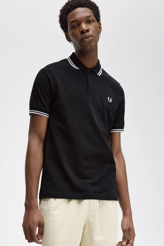 Fred Perry Polo Hombre Azul Ribetes Blancos Who killed Bambi?