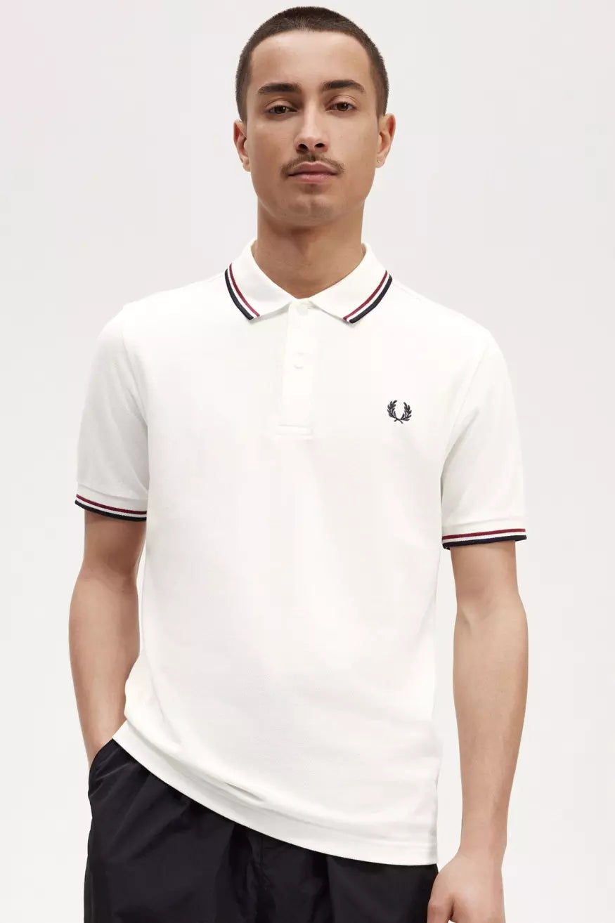 Fred Perry Polo Hombre Blanco Ribetes Rojos y Azules Who killed Bambi?
