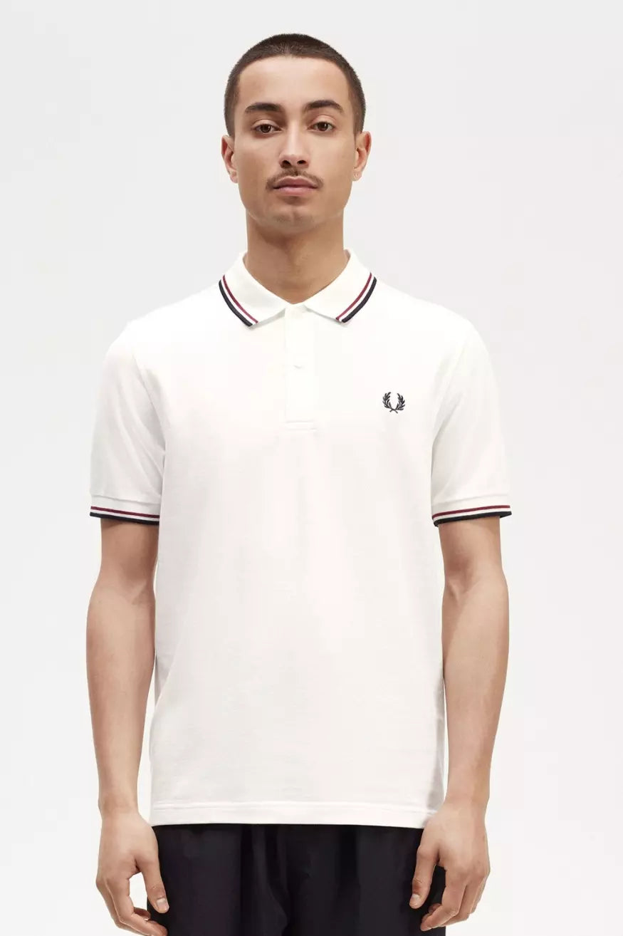 Fred Perry Polo Hombre Blanco Ribetes Rojos y Azules Who killed Bambi?
