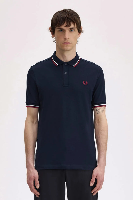 Fred Perry Polo Hombre M3600 Azul T55 Who killed Bambi?