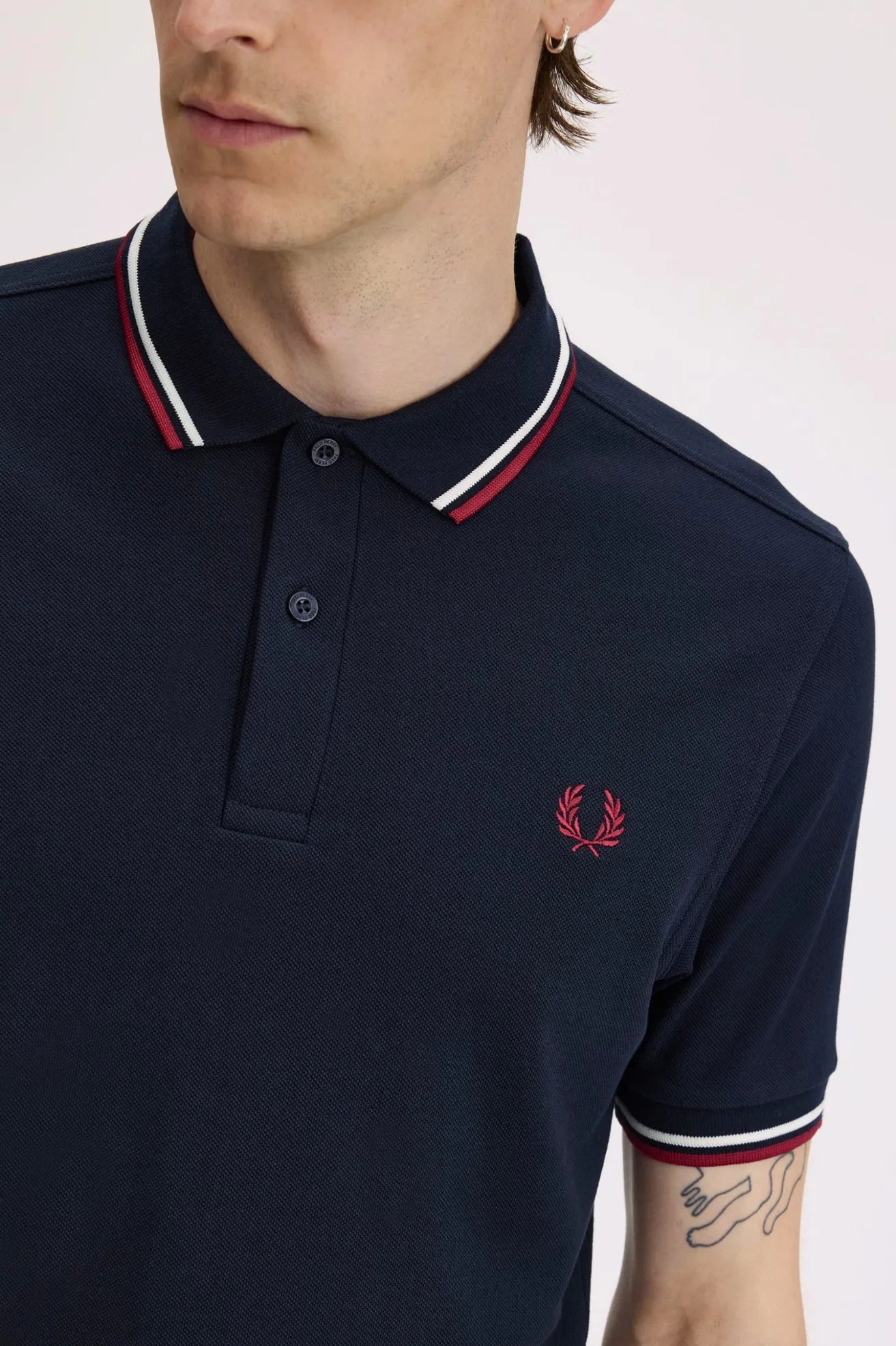 Fred Perry Polo Hombre M3600 Azul T55 Who killed Bambi?