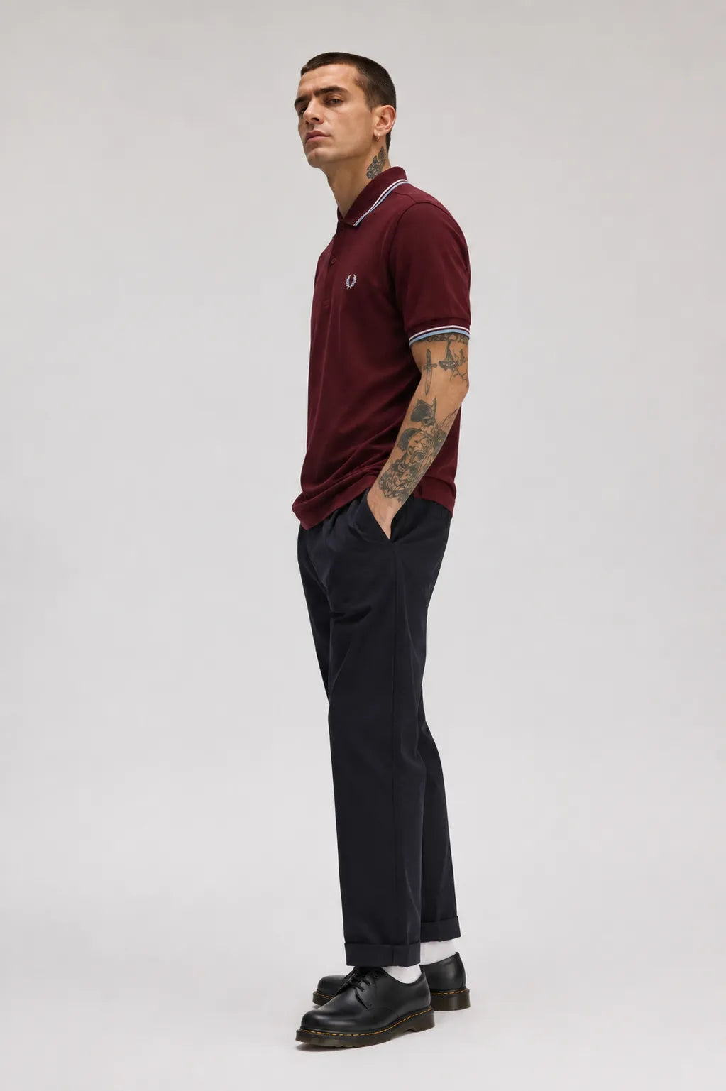 Fred Perry Polo Hombre M3600 Burdeos 83C Who killed Bambi?