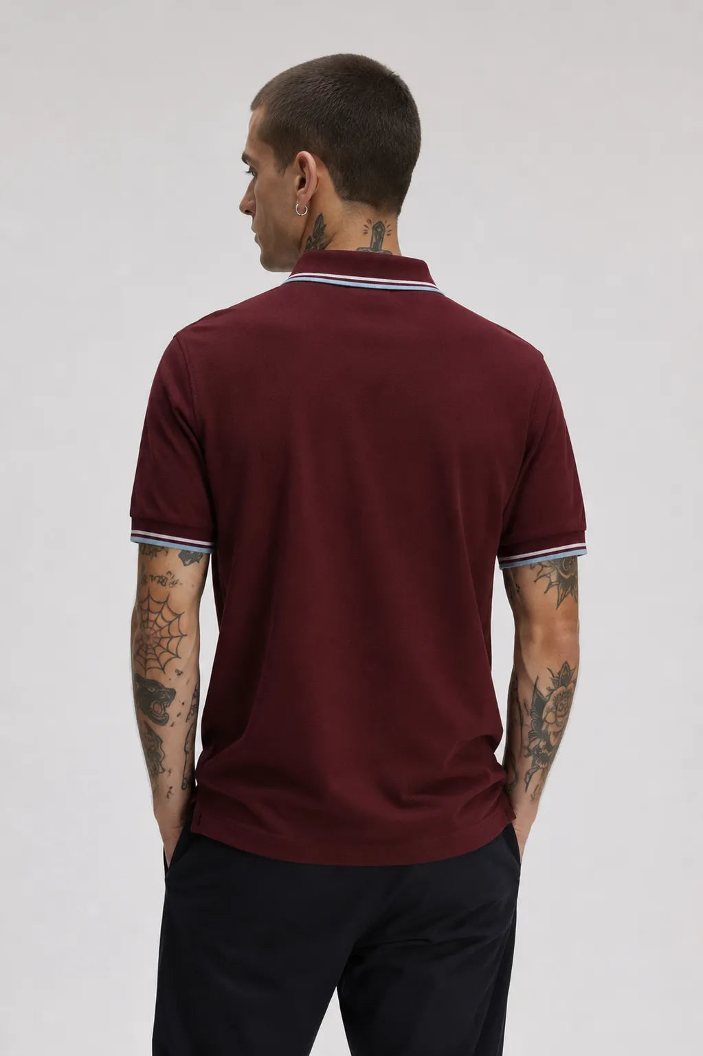Fred Perry Polo Hombre M3600 Burdeos 83C Who killed Bambi?