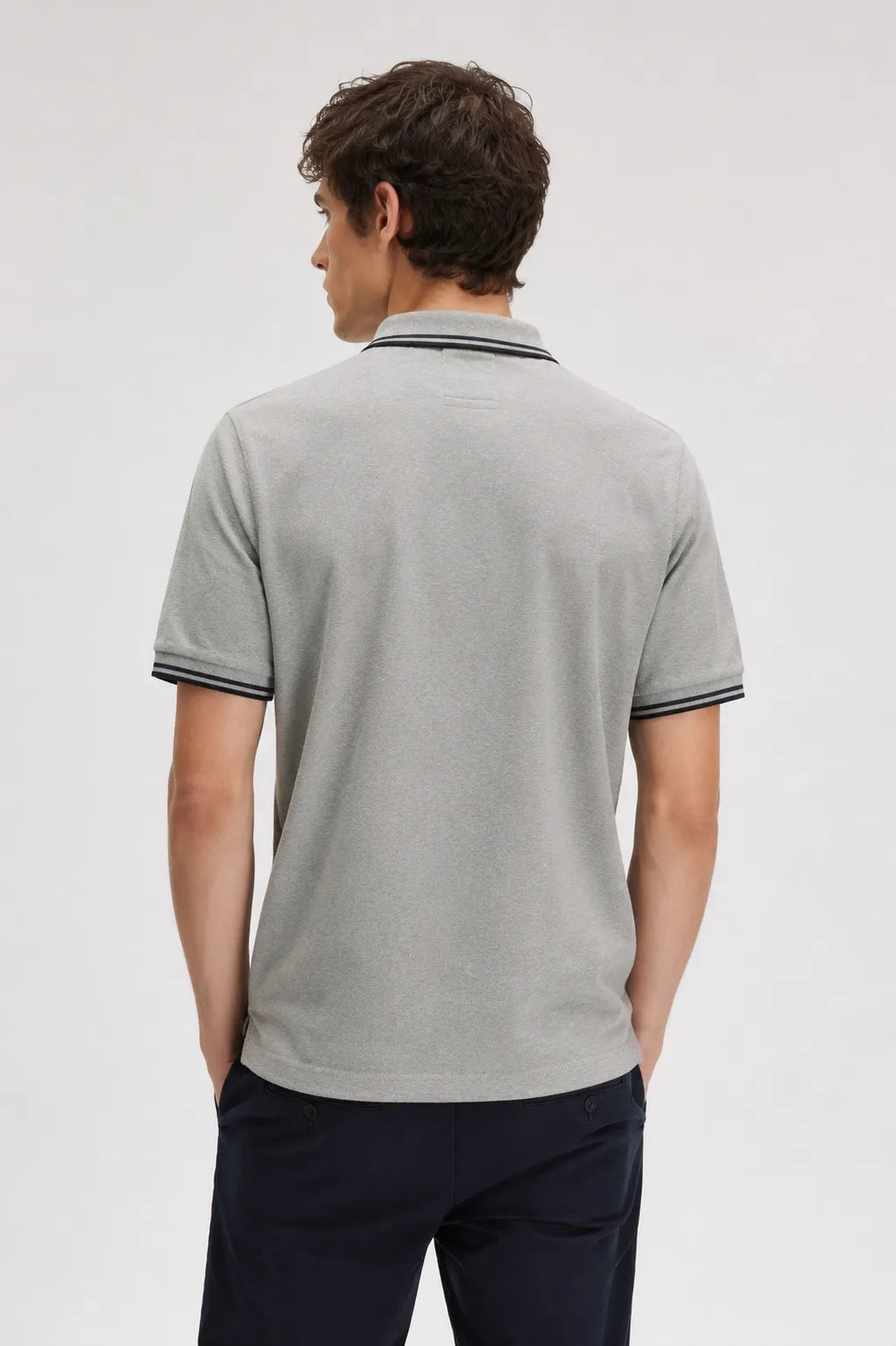 Fred Perry Polo Hombre M3600 Gris 88C Who killed Bambi?