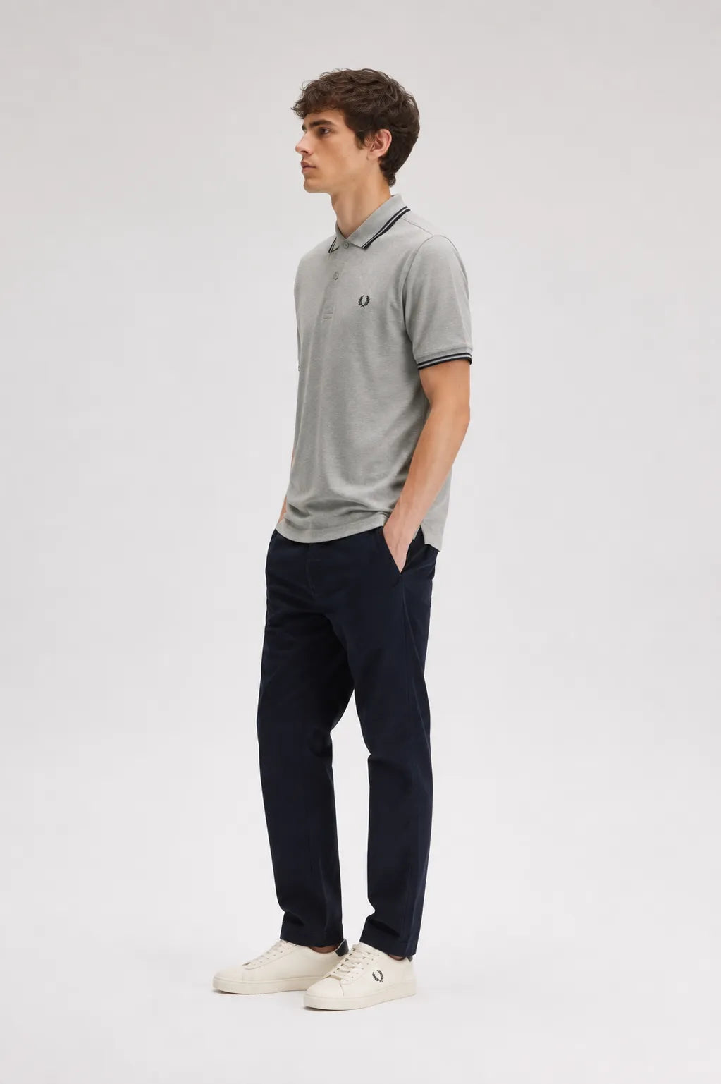 Fred Perry Polo Hombre M3600 Gris 88C Who killed Bambi?