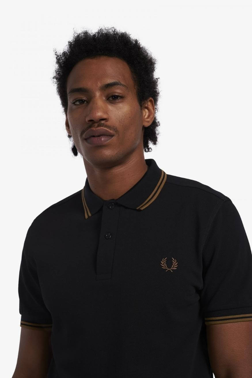 Fred Perry Polo Hombre M3600 Negro / Marrón Who Killed Bambi?