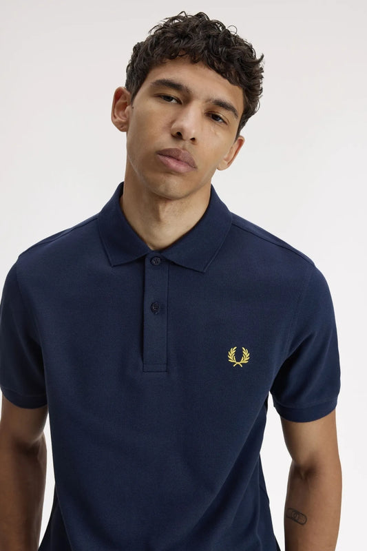 Fred Perry Polo Hombre M6000 Azul 02B Who killed Bambi?