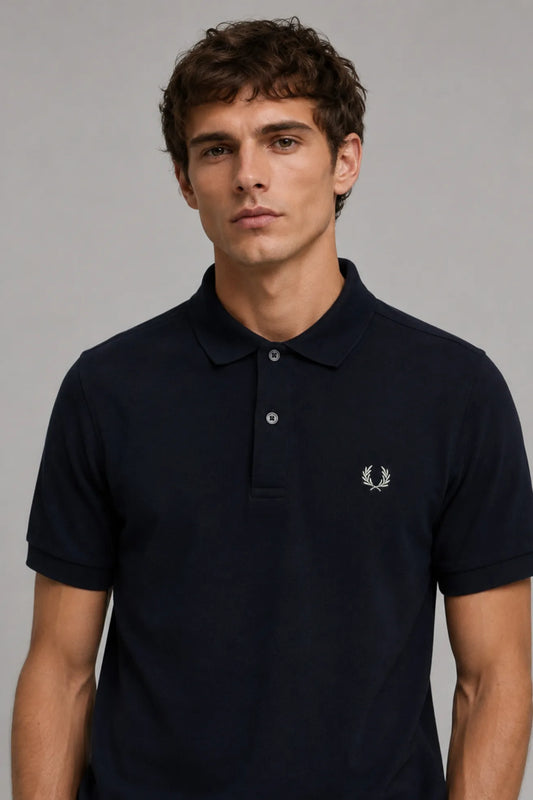 Fred Perry Polo Hombre M6000 Azul T73 Who killed Bambi?