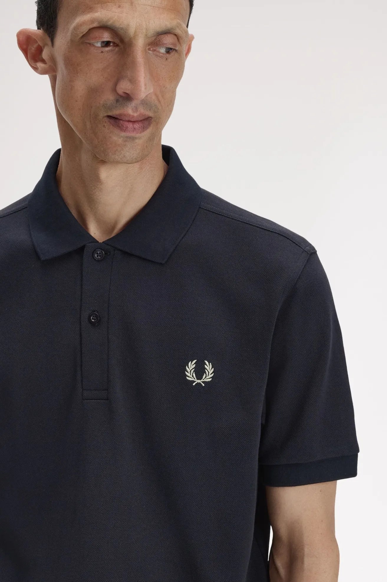 Fred Perry Polo Hombre M6000 Azul T73 Who killed Bambi?