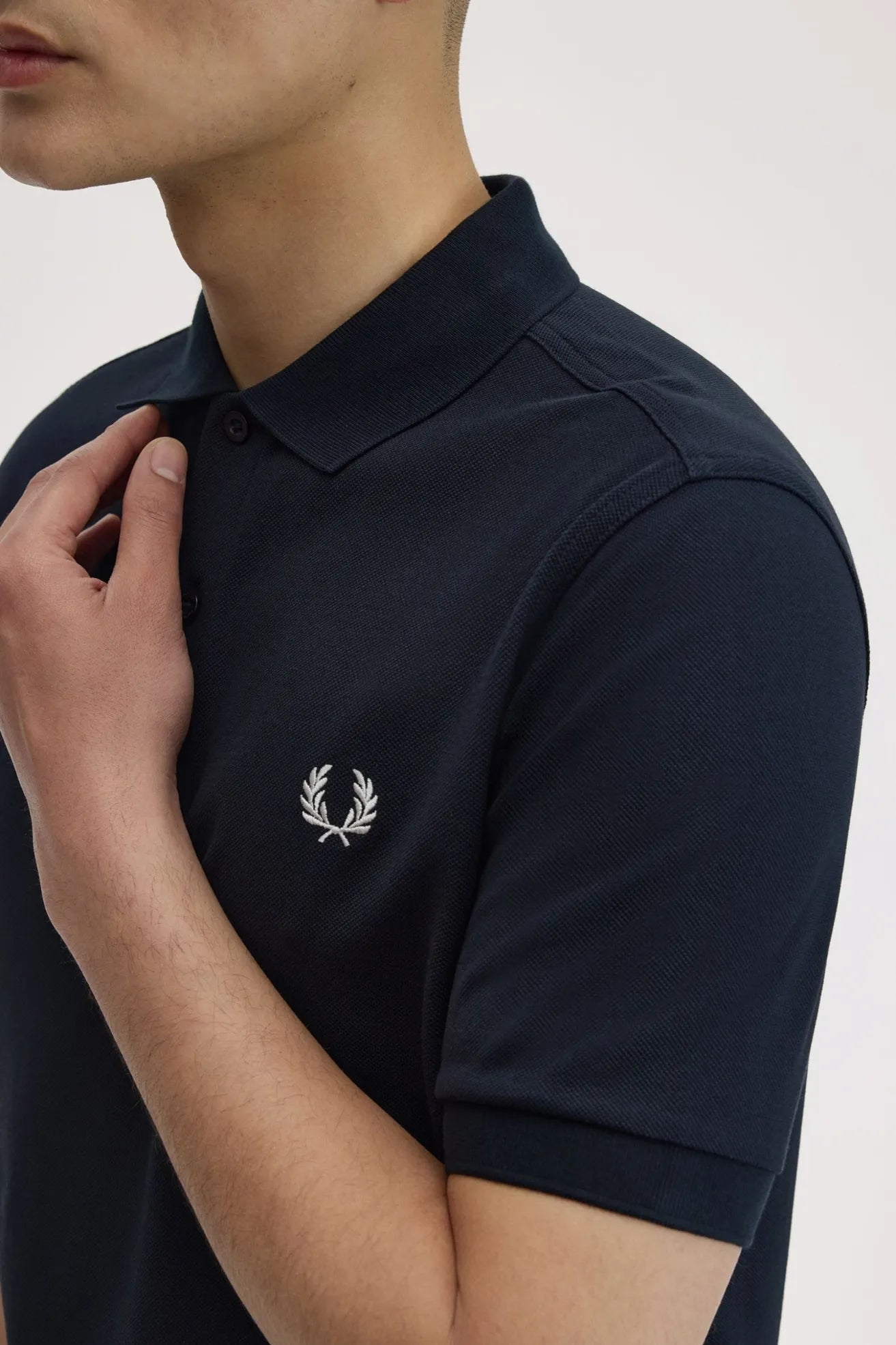 Fred Perry Polo Hombre M6000 Azul Who killed Bambi?
