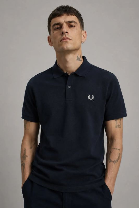 Fred Perry Polo Hombre M6000 Azul Who killed Bambi?
