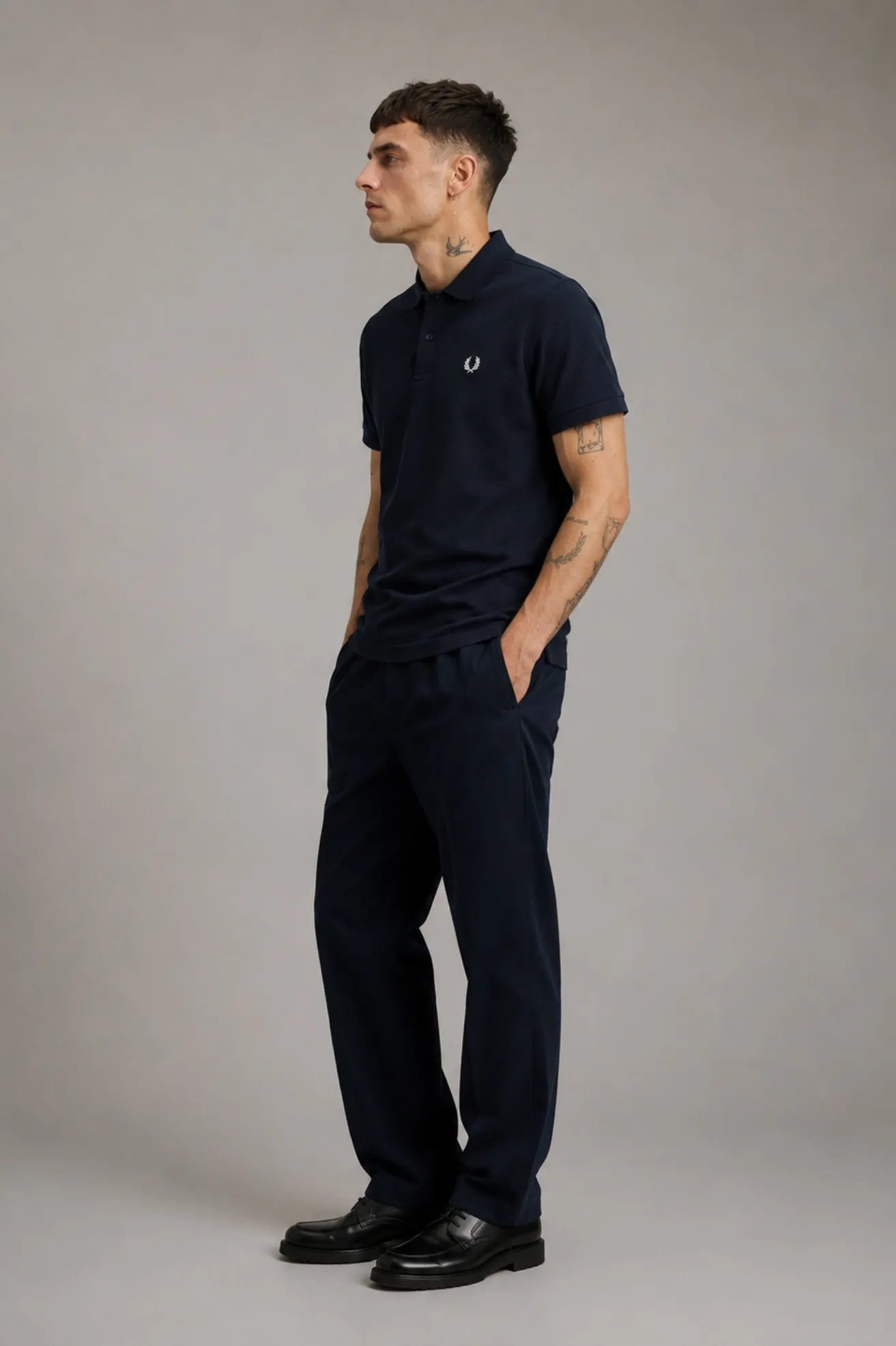 Fred Perry Polo Hombre M6000 Azul Who killed Bambi?