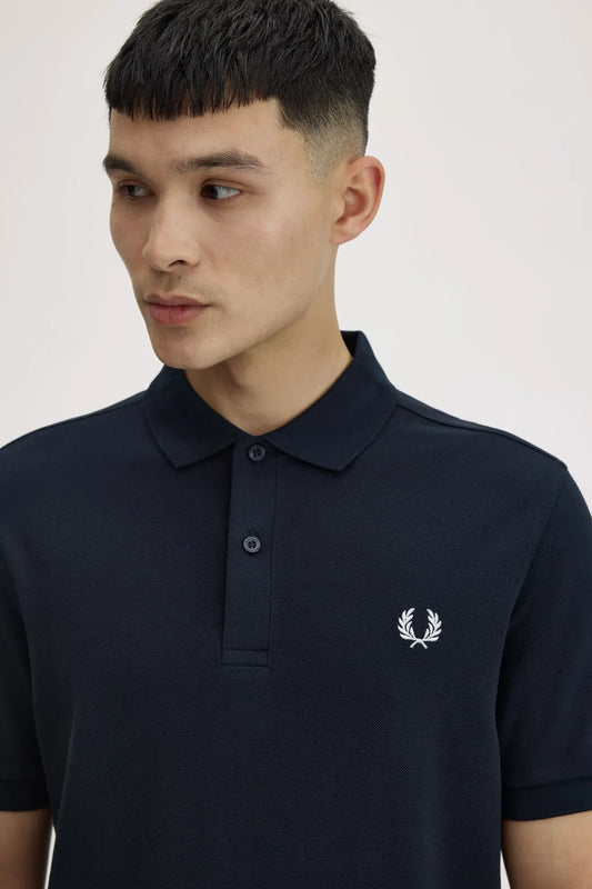 Fred Perry Polo Hombre M6000 Azul Who killed Bambi?
