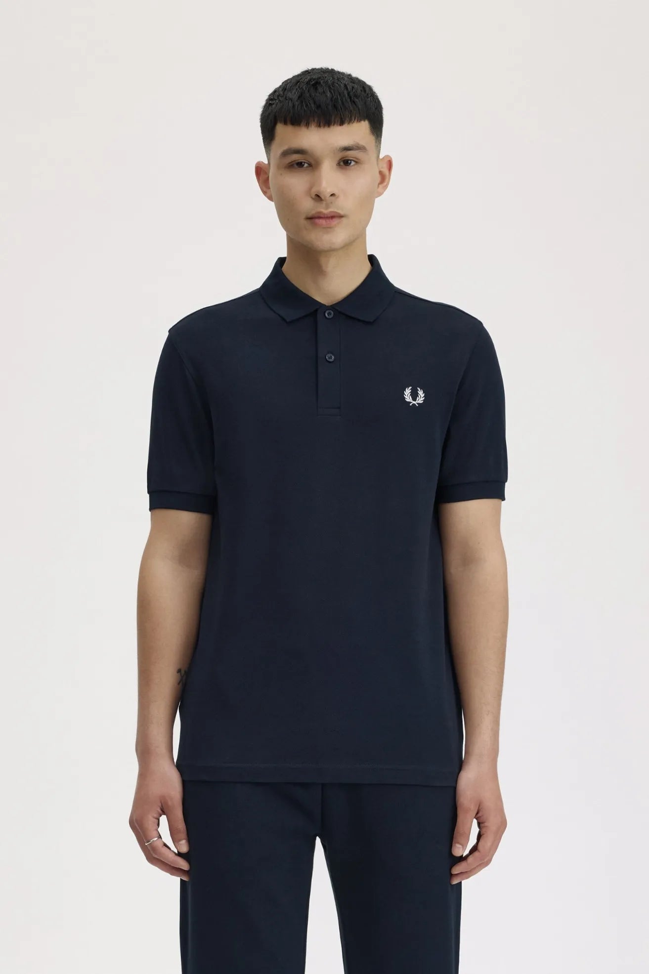 Fred Perry Polo Hombre M6000 Azul Who killed Bambi?