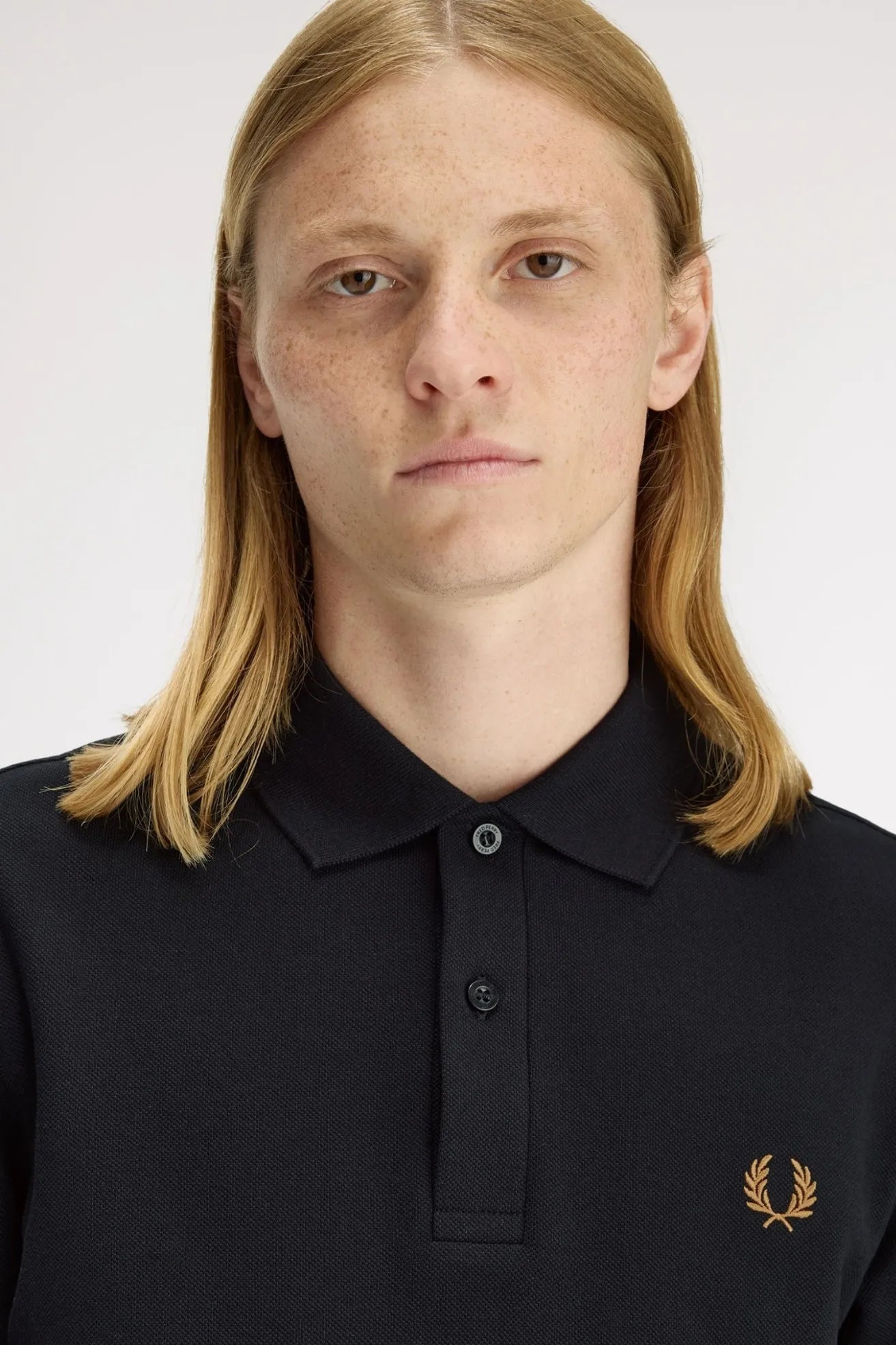 Fred Perry Polo Hombre M6000 Negro N60 Who killed Bambi?