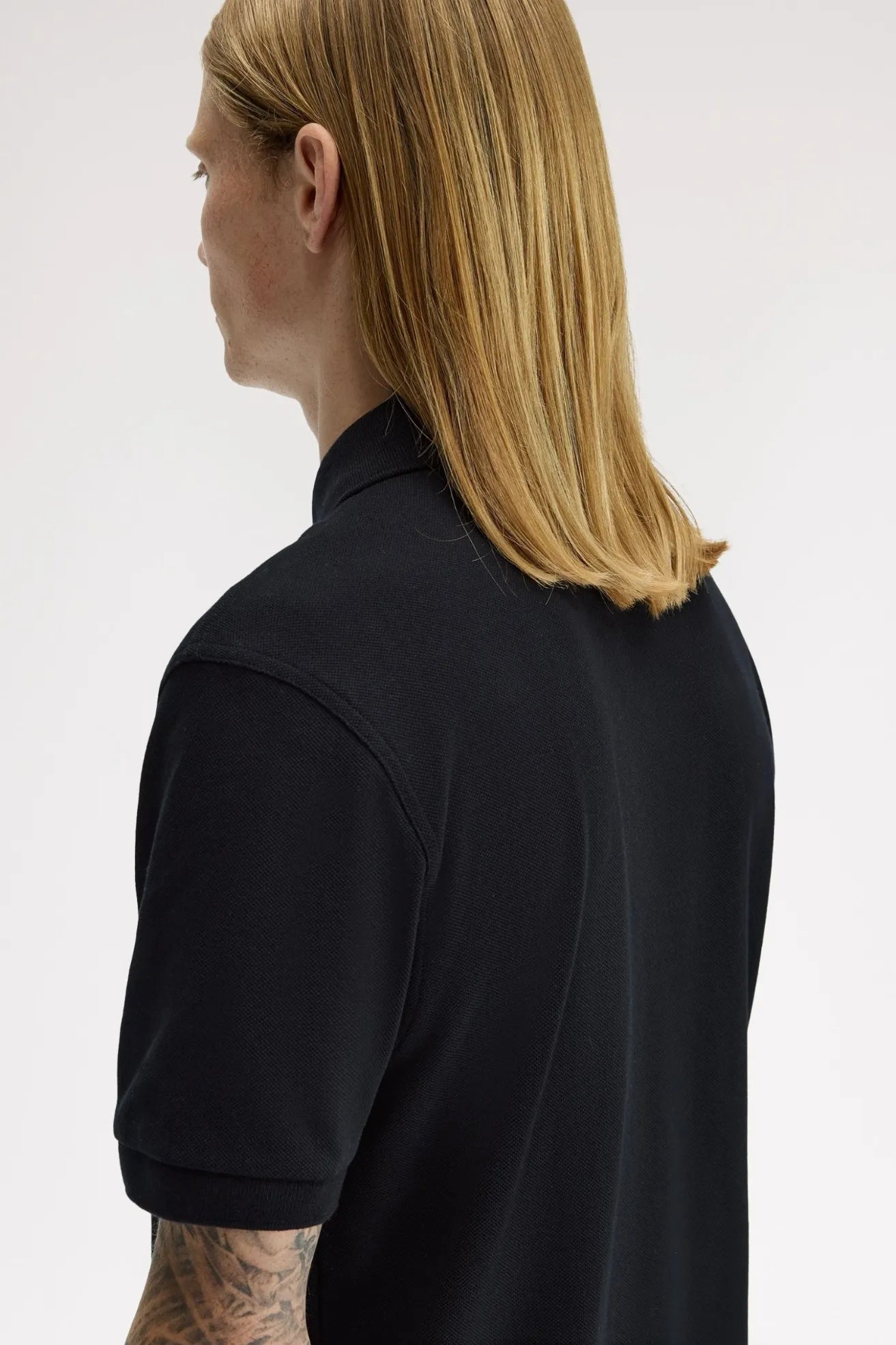 Fred Perry Polo Hombre M6000 Negro N60 Who killed Bambi?