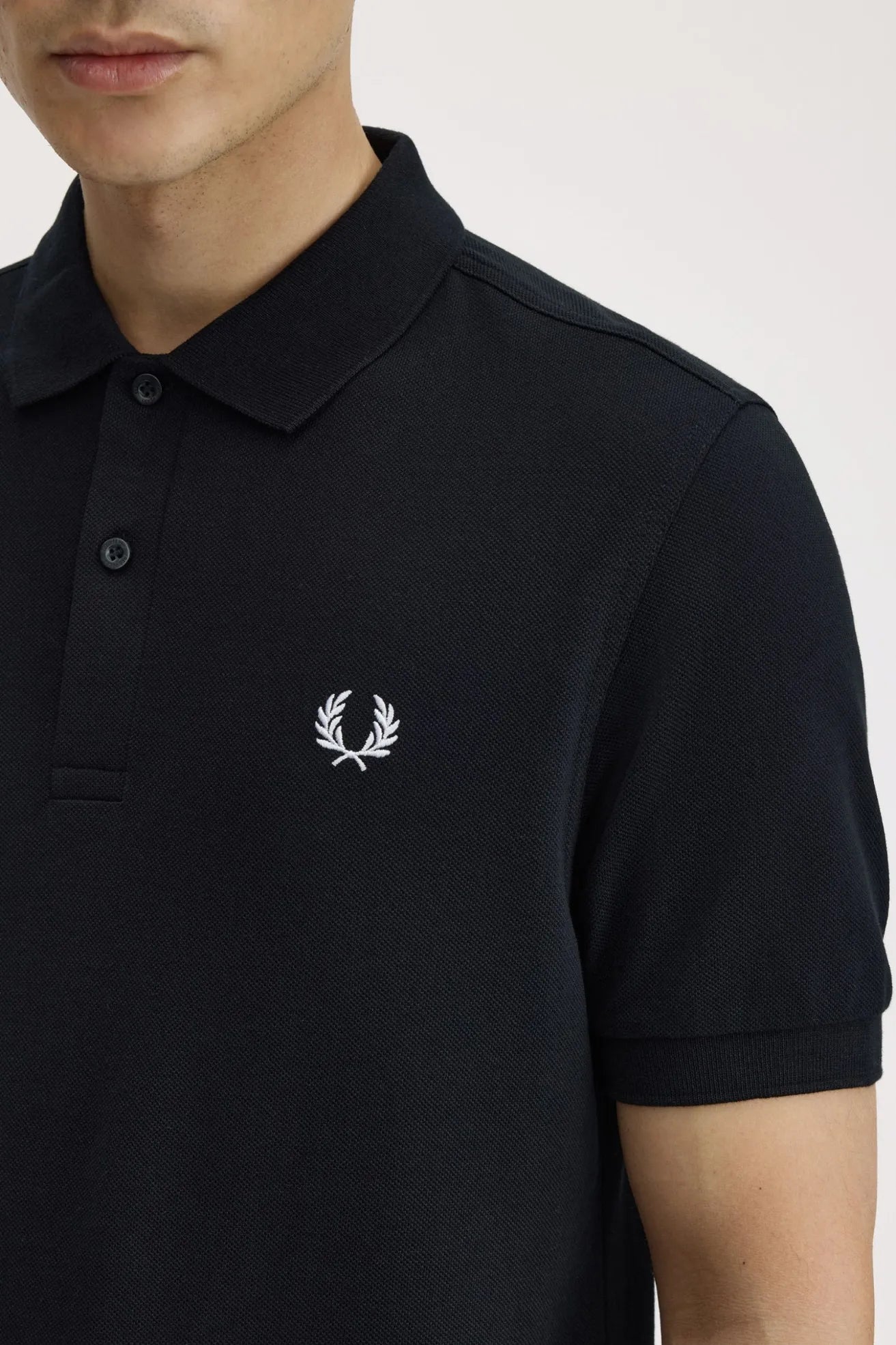 Fred Perry Polo Hombre M6000 Negro Who killed Bambi?