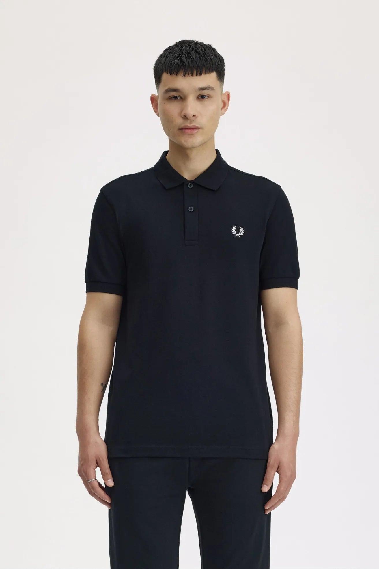 Fred Perry Polo Hombre M6000 Negro Who killed Bambi?