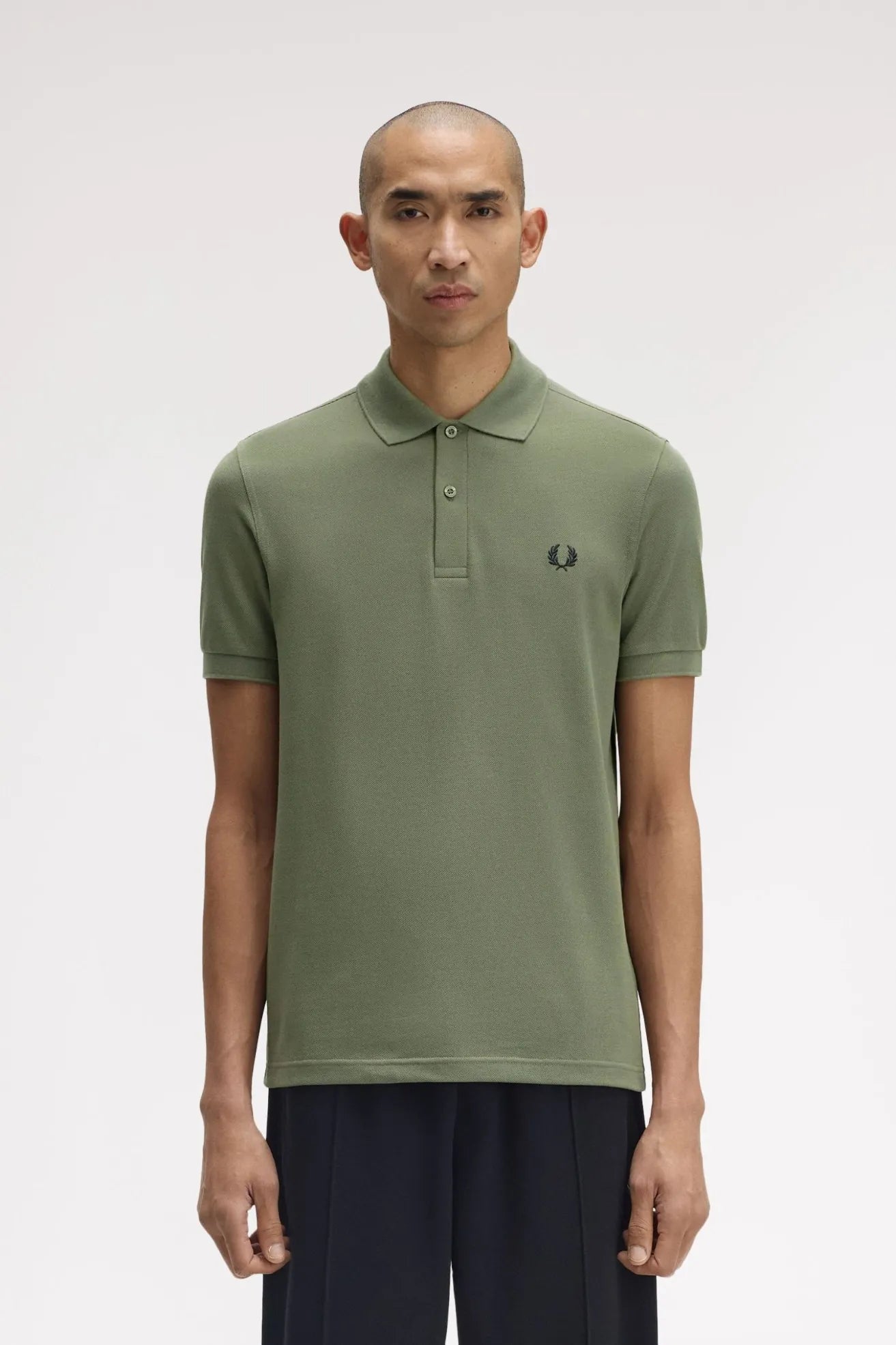 Fred Perry Polo Hombre M6000 Verde Z50 Who killed Bambi?
