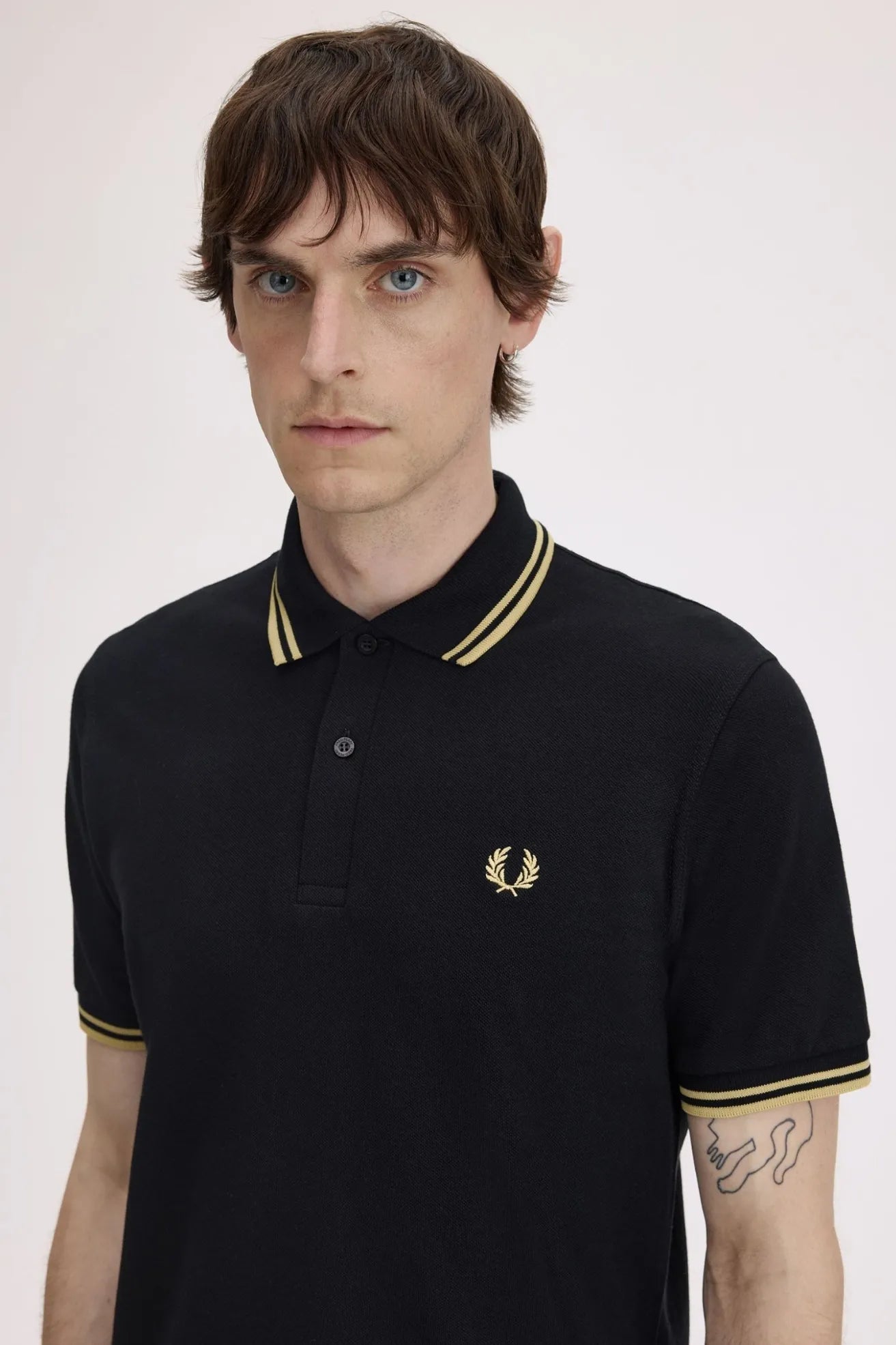 Fred Perry Polo Hombre Made In England M12 Negro Champagne Who killed Bambi?