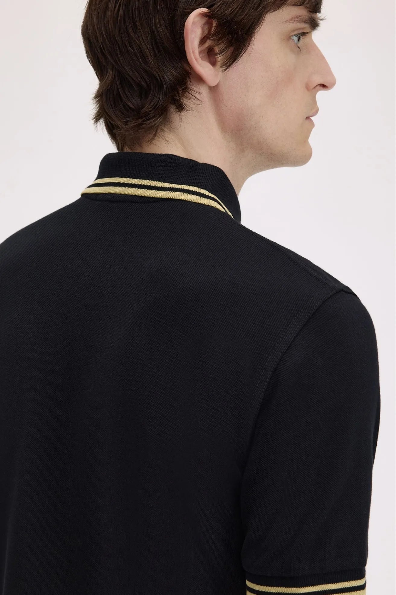 Fred Perry Polo Hombre Made In England M12 Negro Champagne Who killed Bambi?