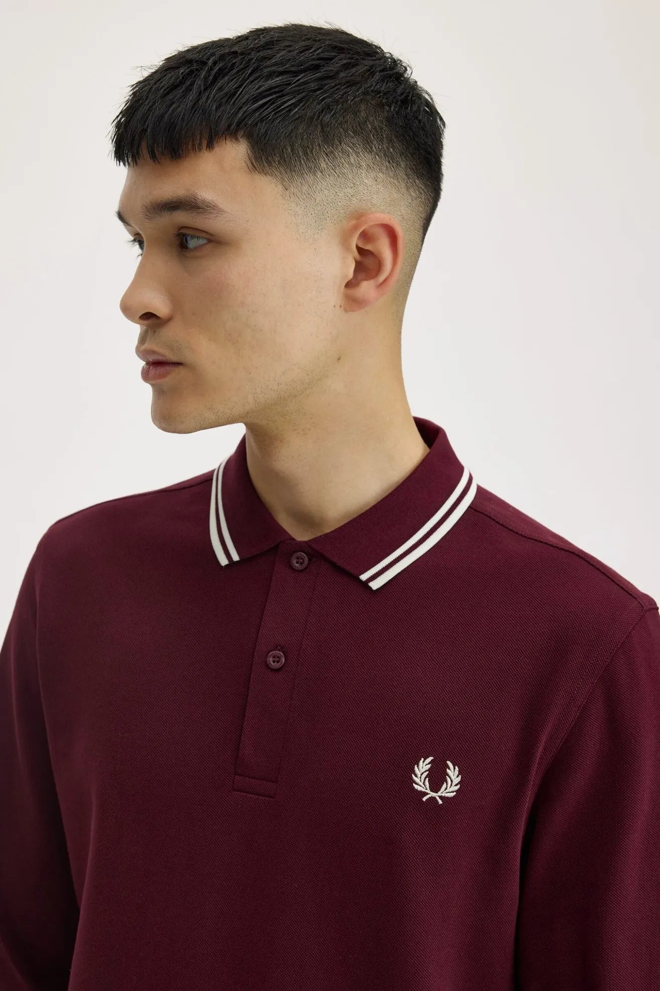 Fred Perry Polo Hombre Manga Larga M3636 Burdeos Who killed Bambi?