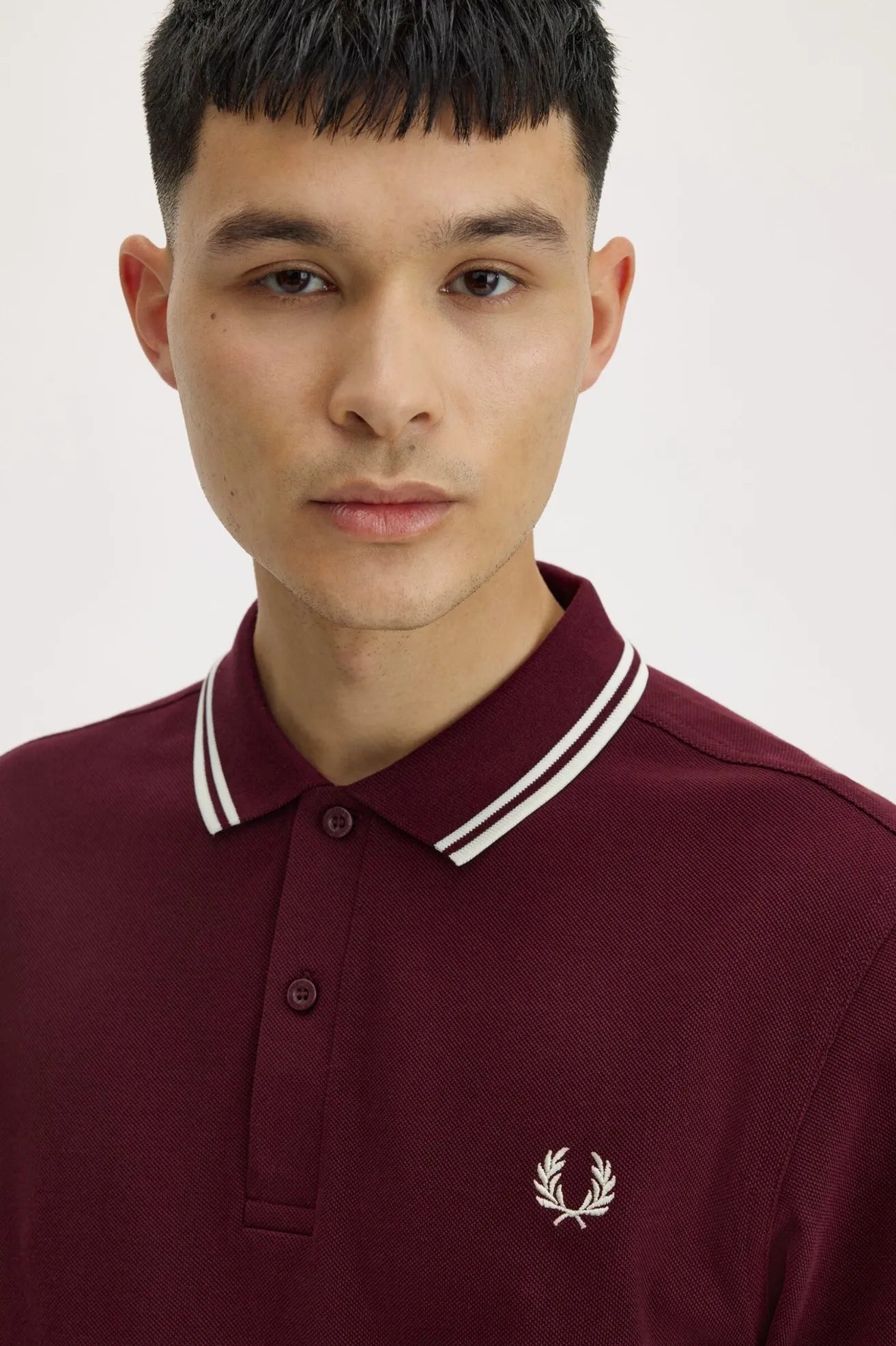 Fred Perry Polo Hombre Manga Larga M3636 Burdeos Who killed Bambi?