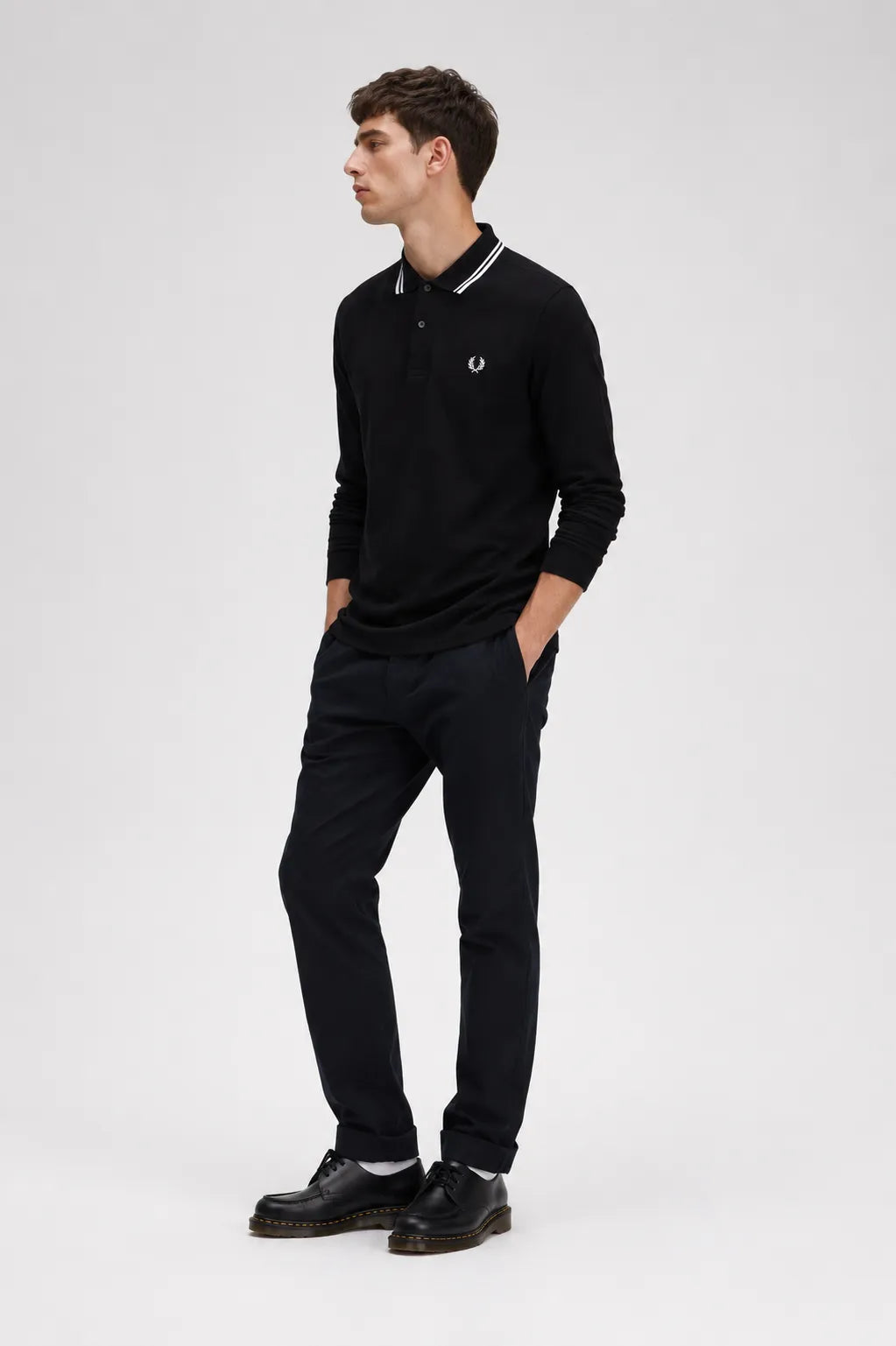 Fred Perry Polo Hombre Manga Larga M3636 Negro Ribetes Blancos Who killed Bambi?