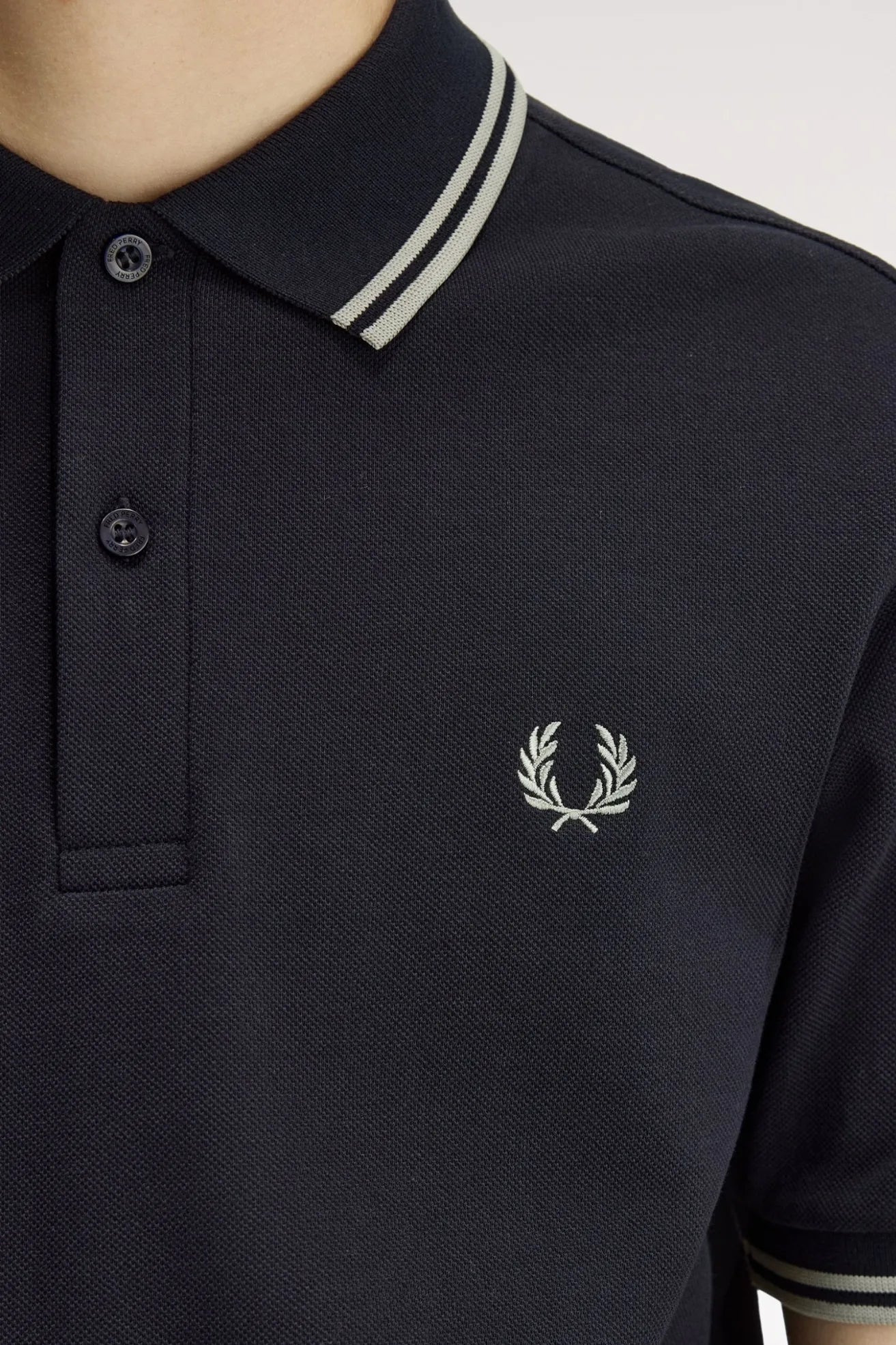Fred Perry Polo M3600 Hombre Azul T73 Who killed Bambi?