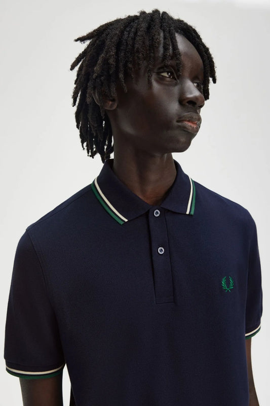 Fred Perry Polo M3600 Hombre Azul Y30 Who killed Bambi?