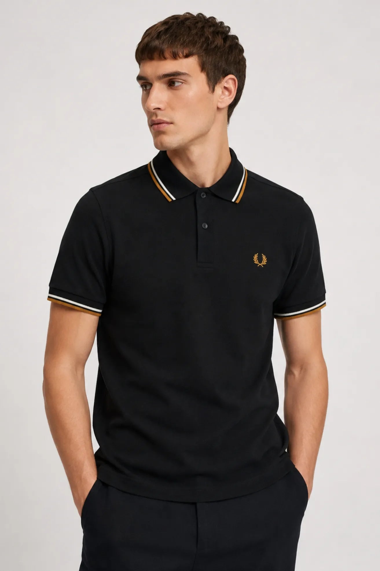 Fred Perry Polo M3600 Hombre Negro P69 Who killed Bambi?