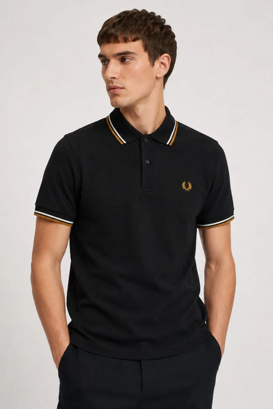 Fred Perry Polo M3600 Hombre Negro P69 Who killed Bambi?