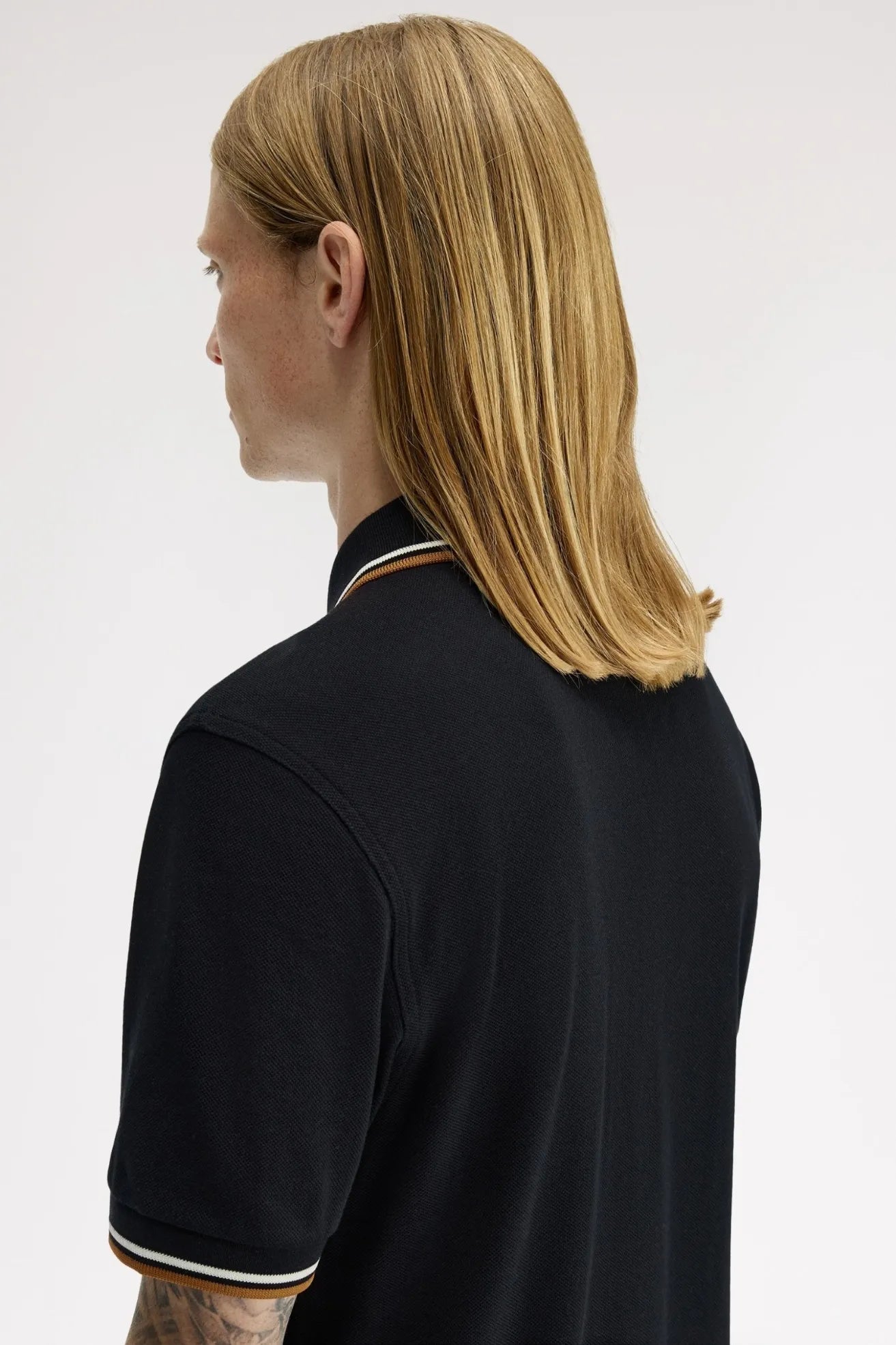 Fred Perry Polo M3600 Hombre Negro P69 Who killed Bambi?