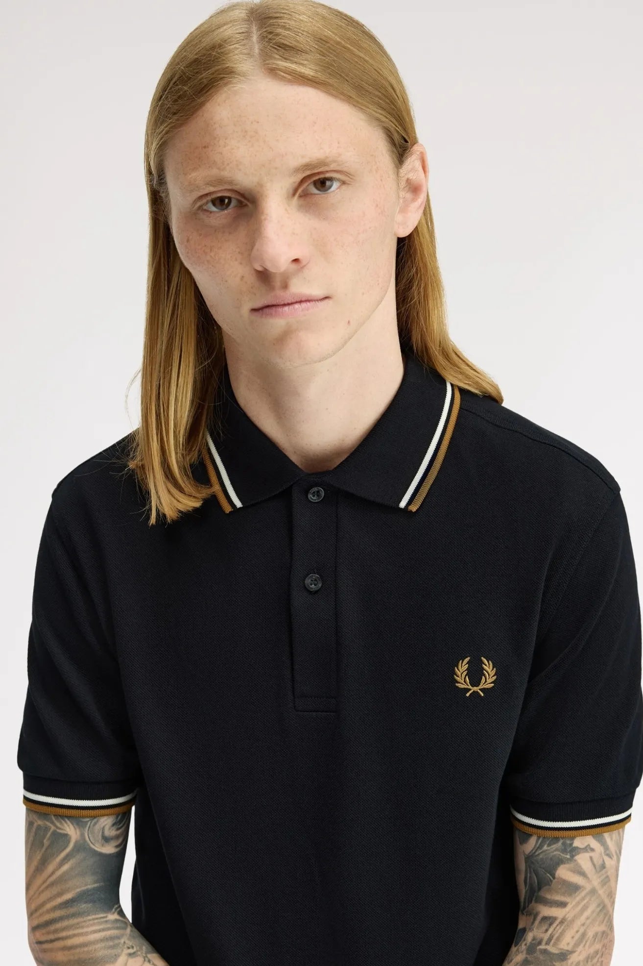 Fred Perry Polo M3600 Hombre Negro P69 Who killed Bambi?