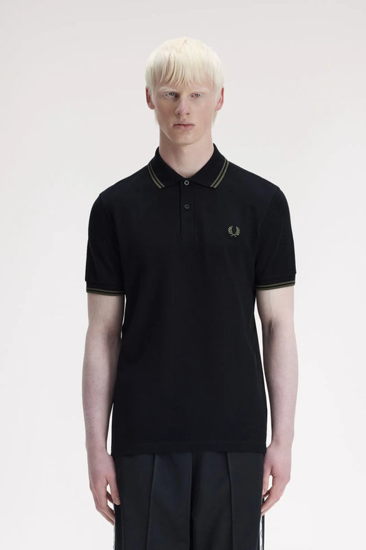 Fred Perry Polo M3600 Hombre Negro T44 Who killed Bambi?