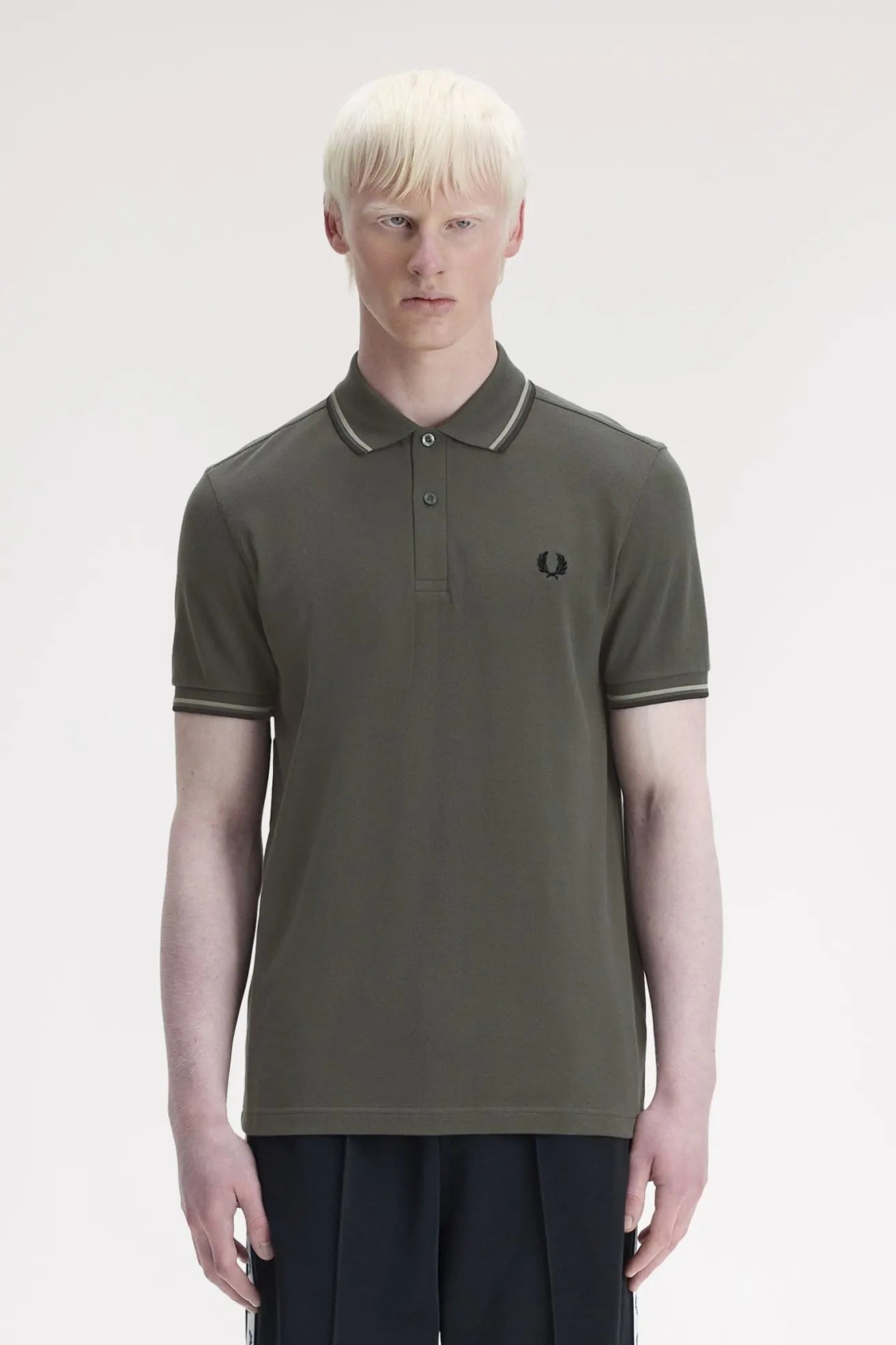 Fred Perry Polo M3600 Hombre Verde 04B Who killed Bambi?