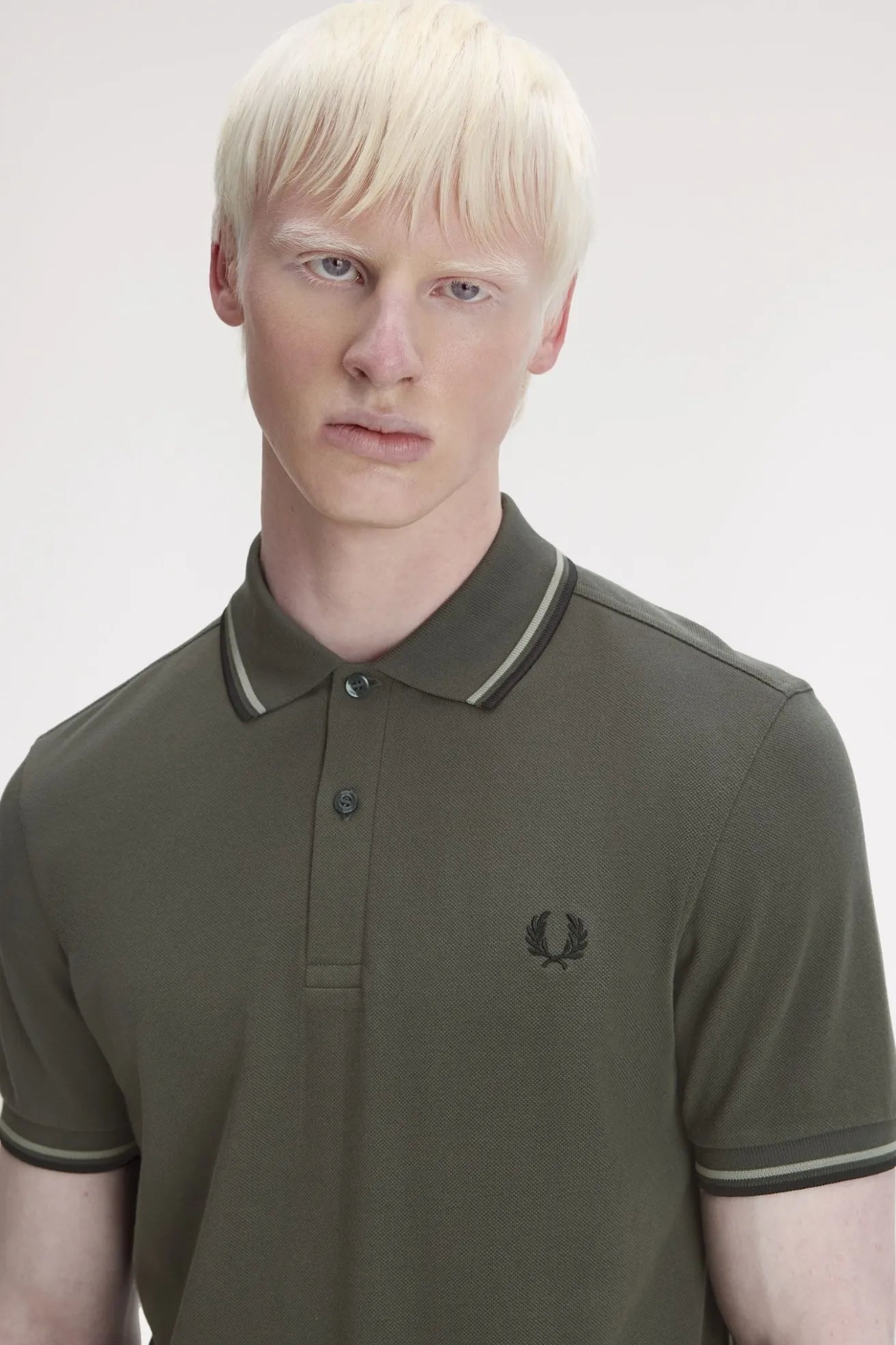 Fred Perry Polo M3600 Hombre Verde 04B Who killed Bambi?
