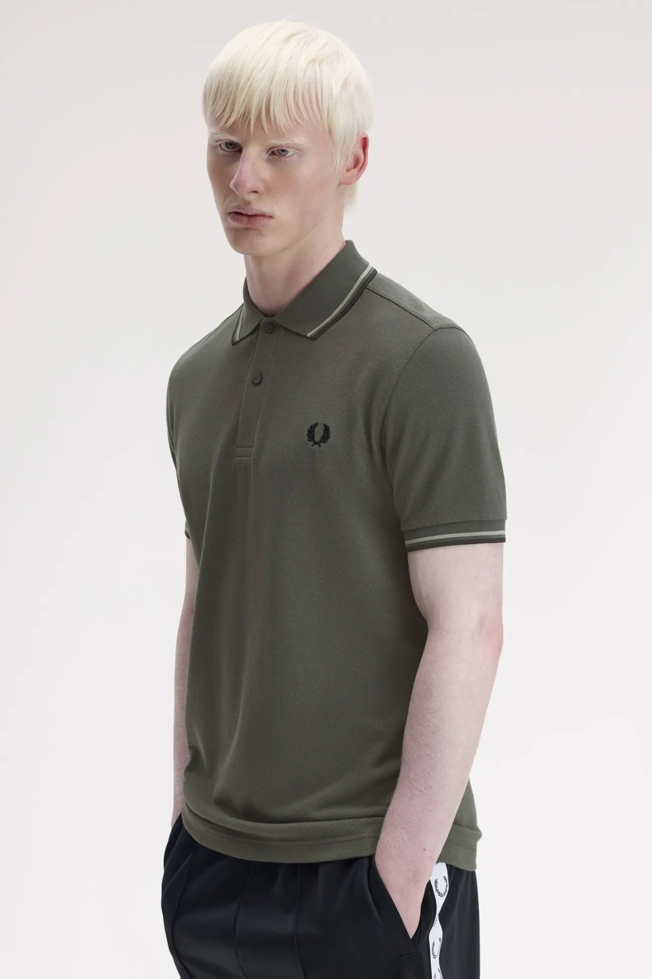 Fred Perry Polo M3600 Hombre Verde 04B Who killed Bambi?