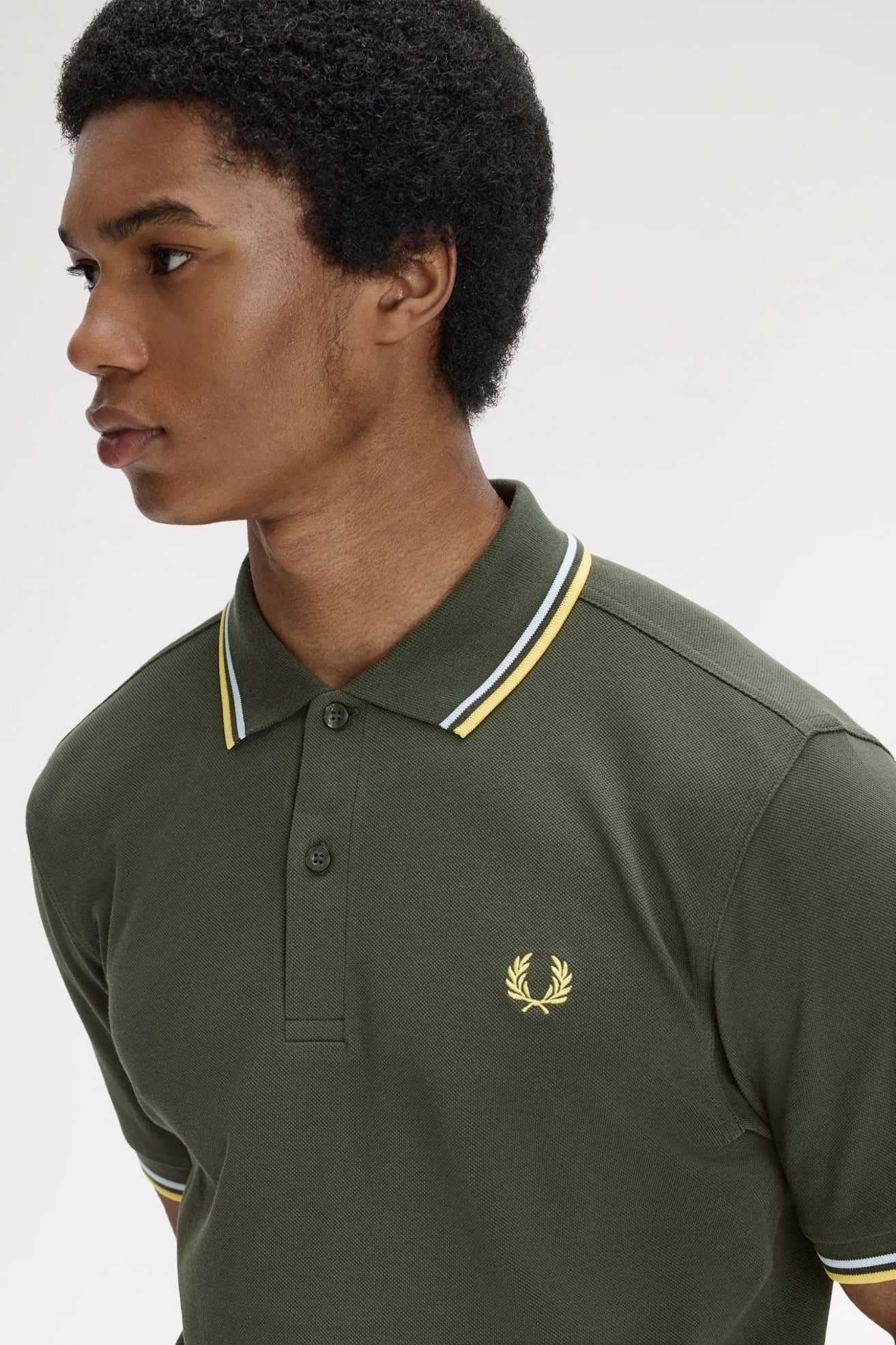 Fred Perry Polo M3600 Hombre Verde 05B Who killed Bambi?