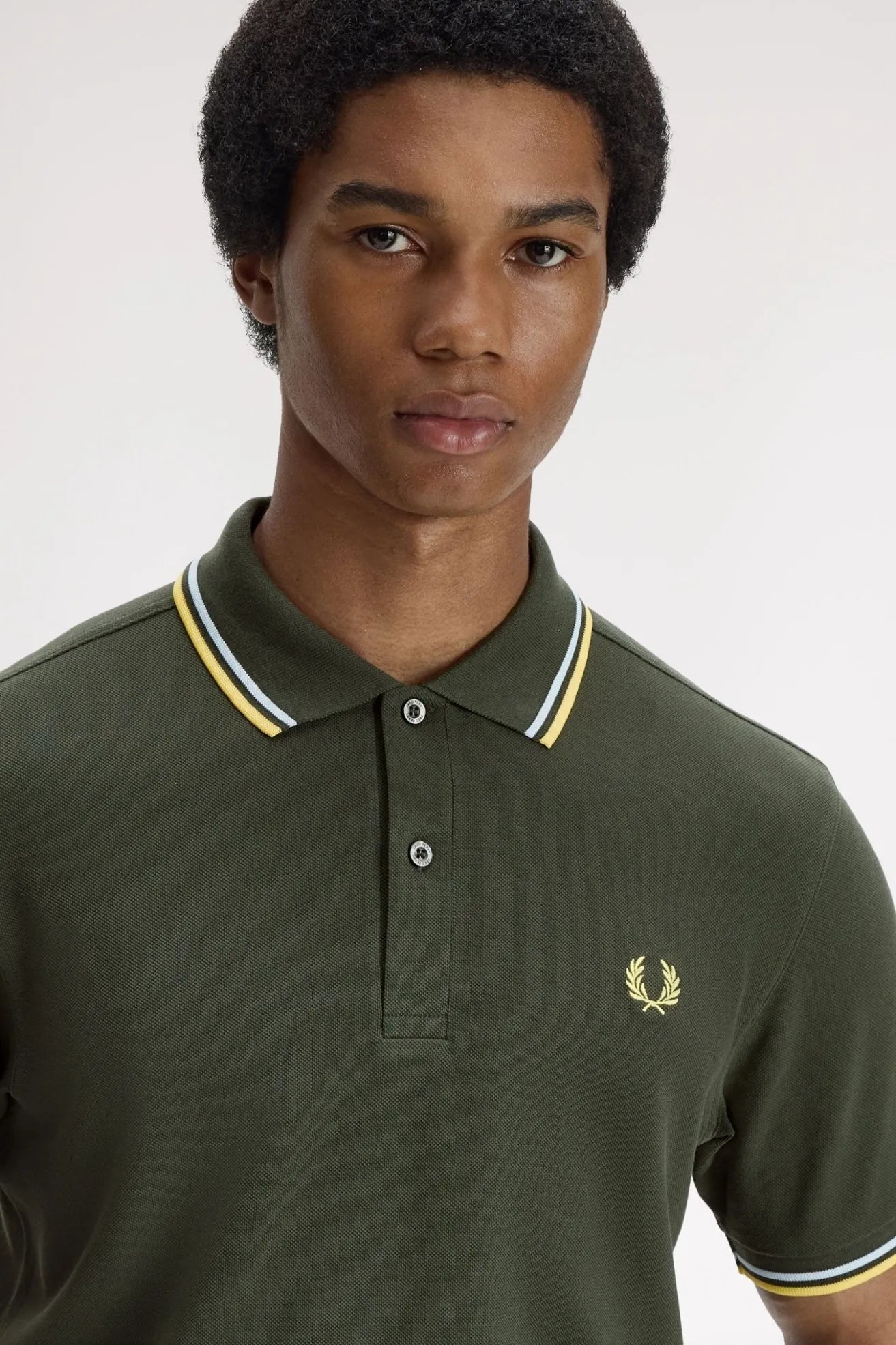Fred Perry Polo M3600 Hombre Verde 05B Who killed Bambi?