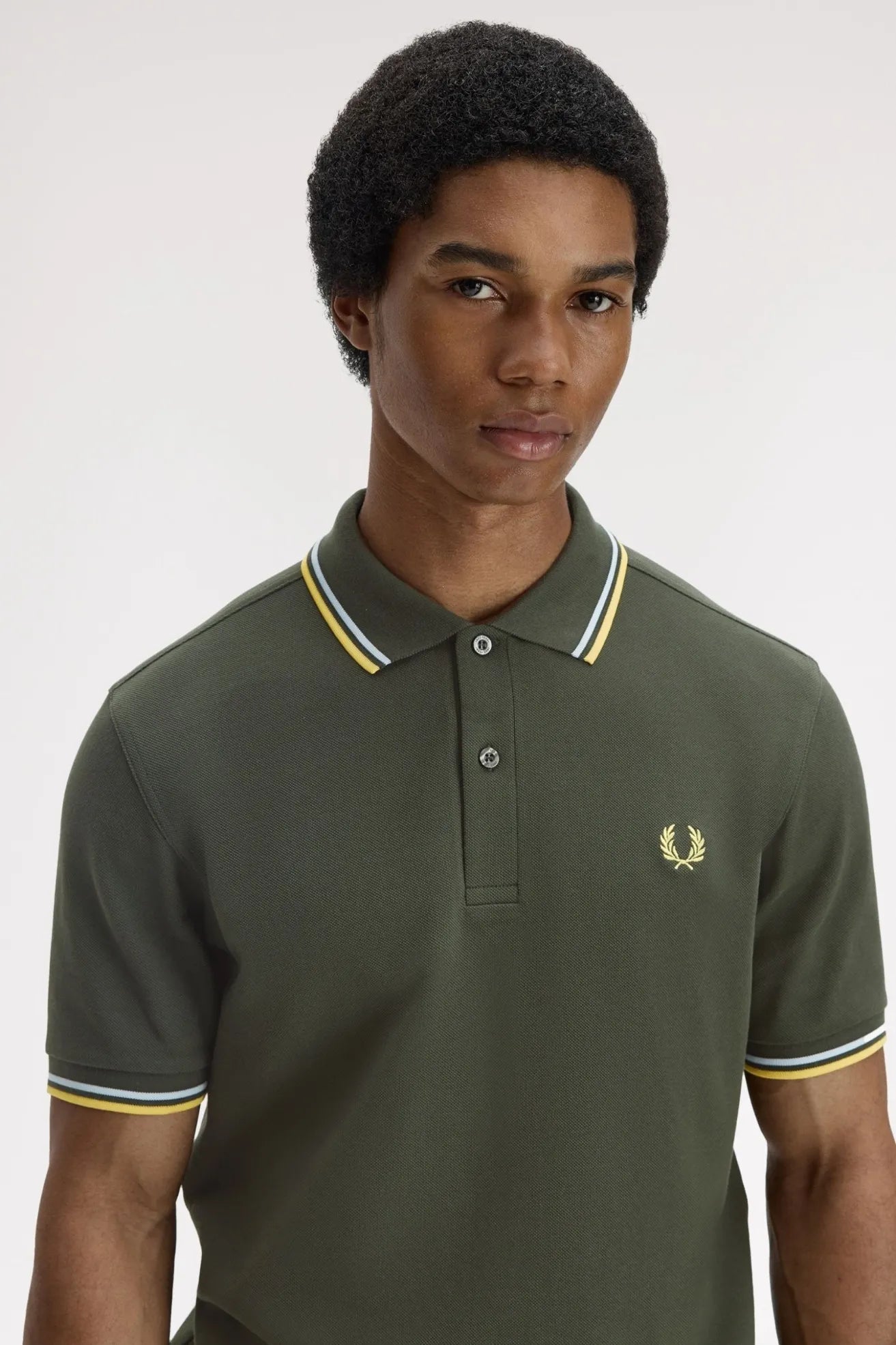Fred Perry Polo M3600 Hombre Verde 05B Who killed Bambi?