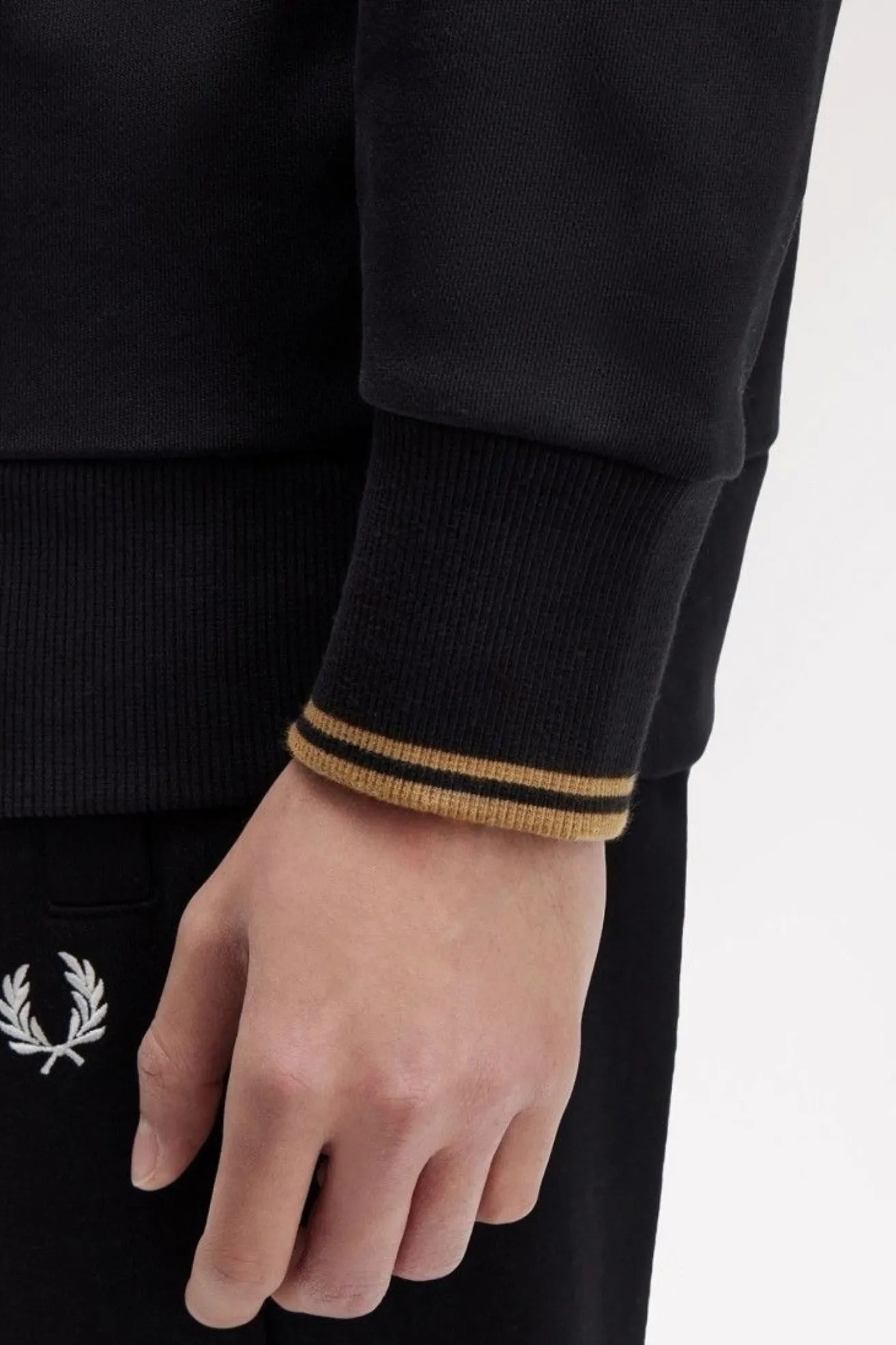 Fred Perry Sudadera Hombre Media Cremallera M3574 Negra S77 Who killed Bambi?