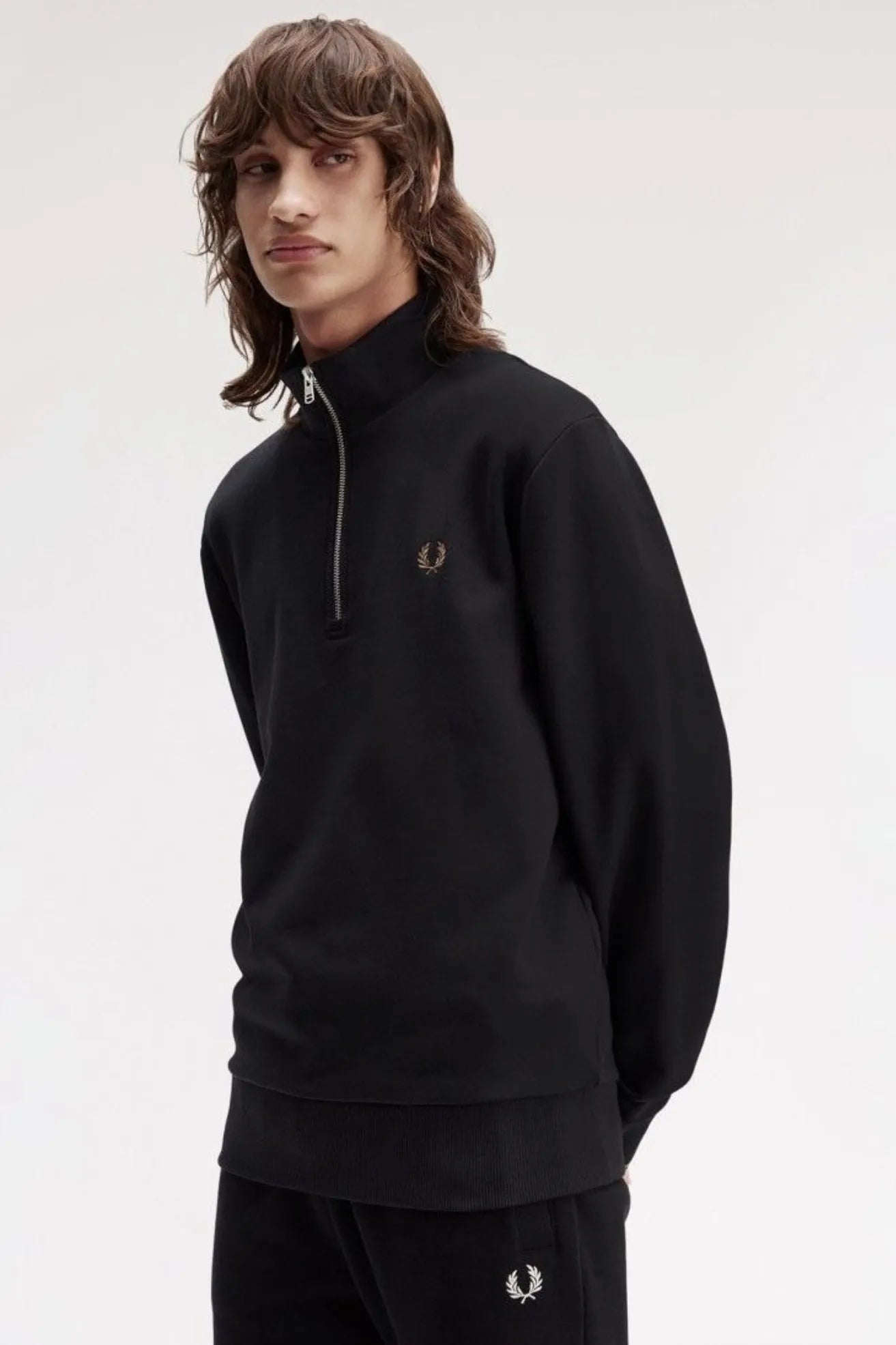 Fred Perry Sudadera Hombre Media Cremallera M3574 Negra S77 Who killed Bambi?