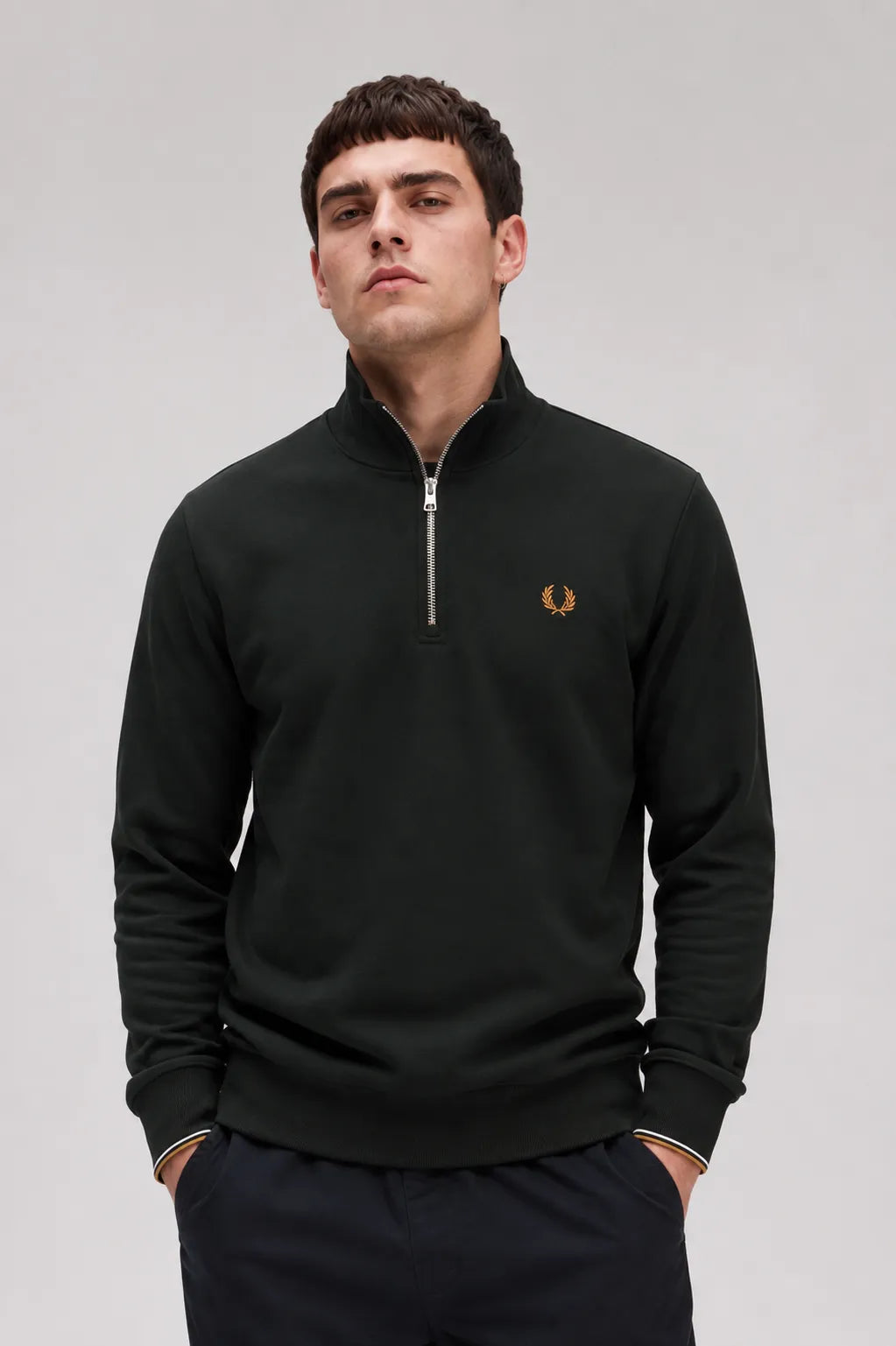 Fred Perry Sudadera Hombre Media Cremallera Verde 78C Who killed Bambi?