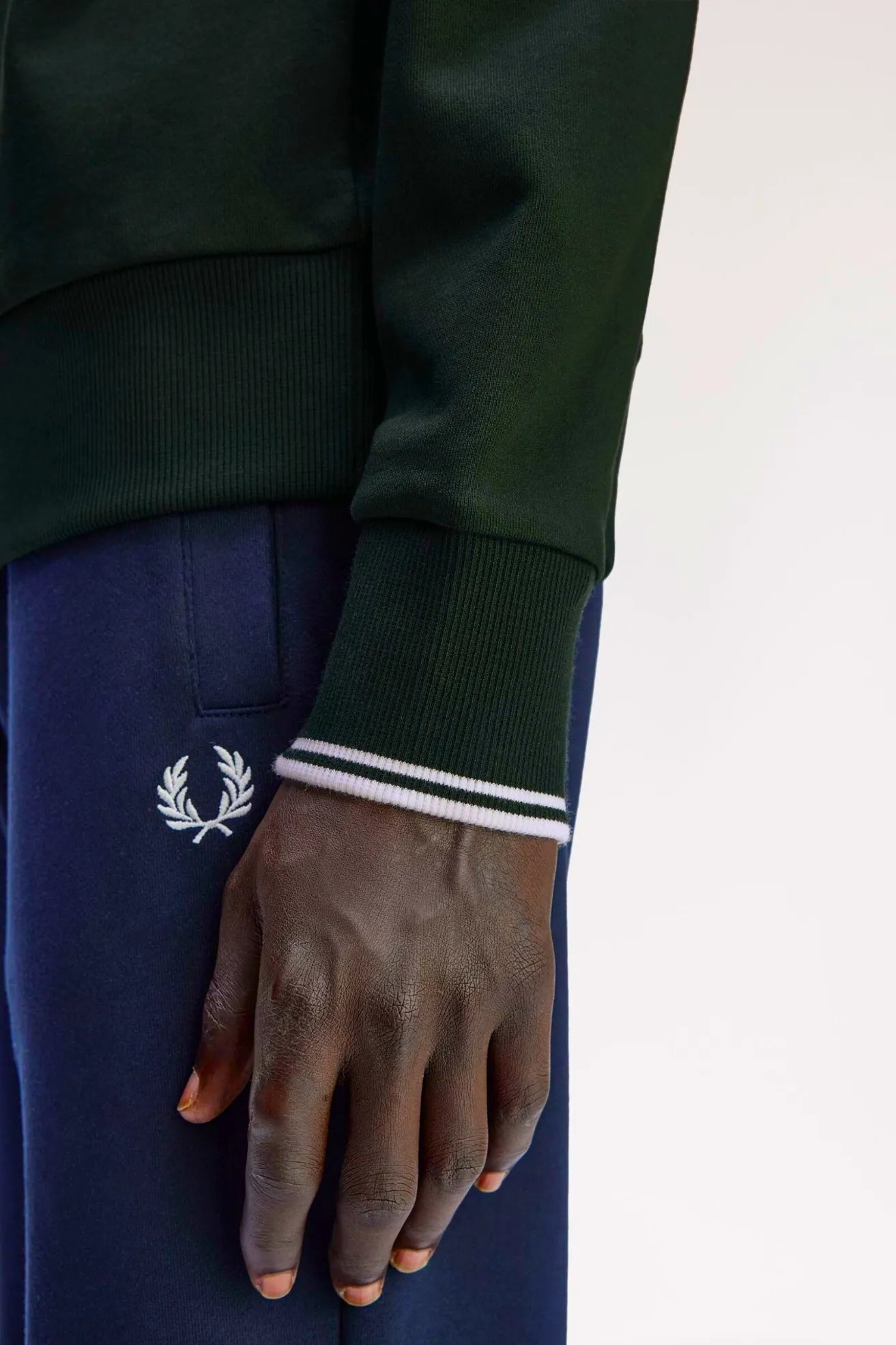 Fred Perry Sudadera Hombre Media Cremallera Verde Who killed Bambi?