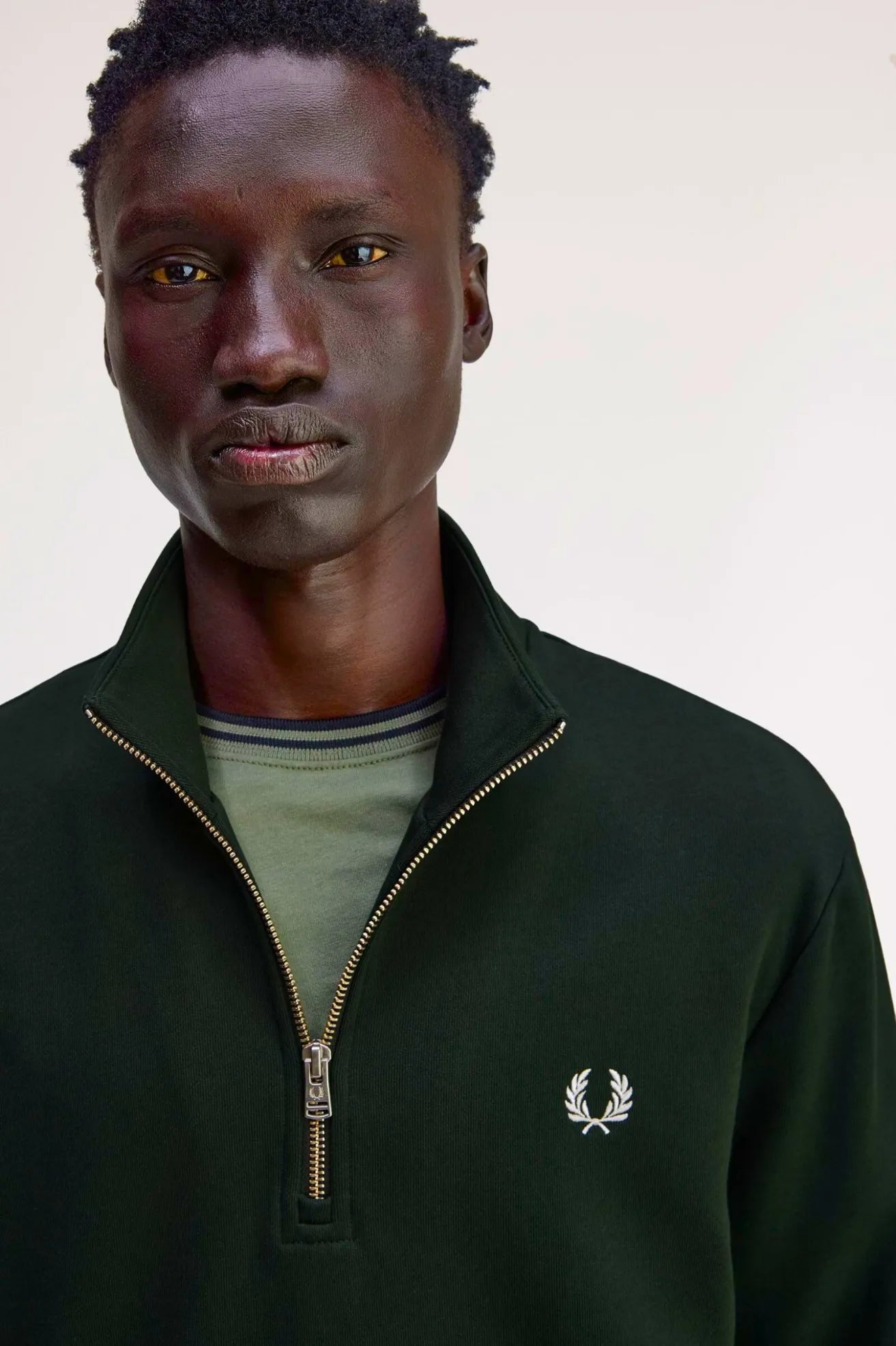 Fred Perry Sudadera Hombre Media Cremallera Verde Who killed Bambi?