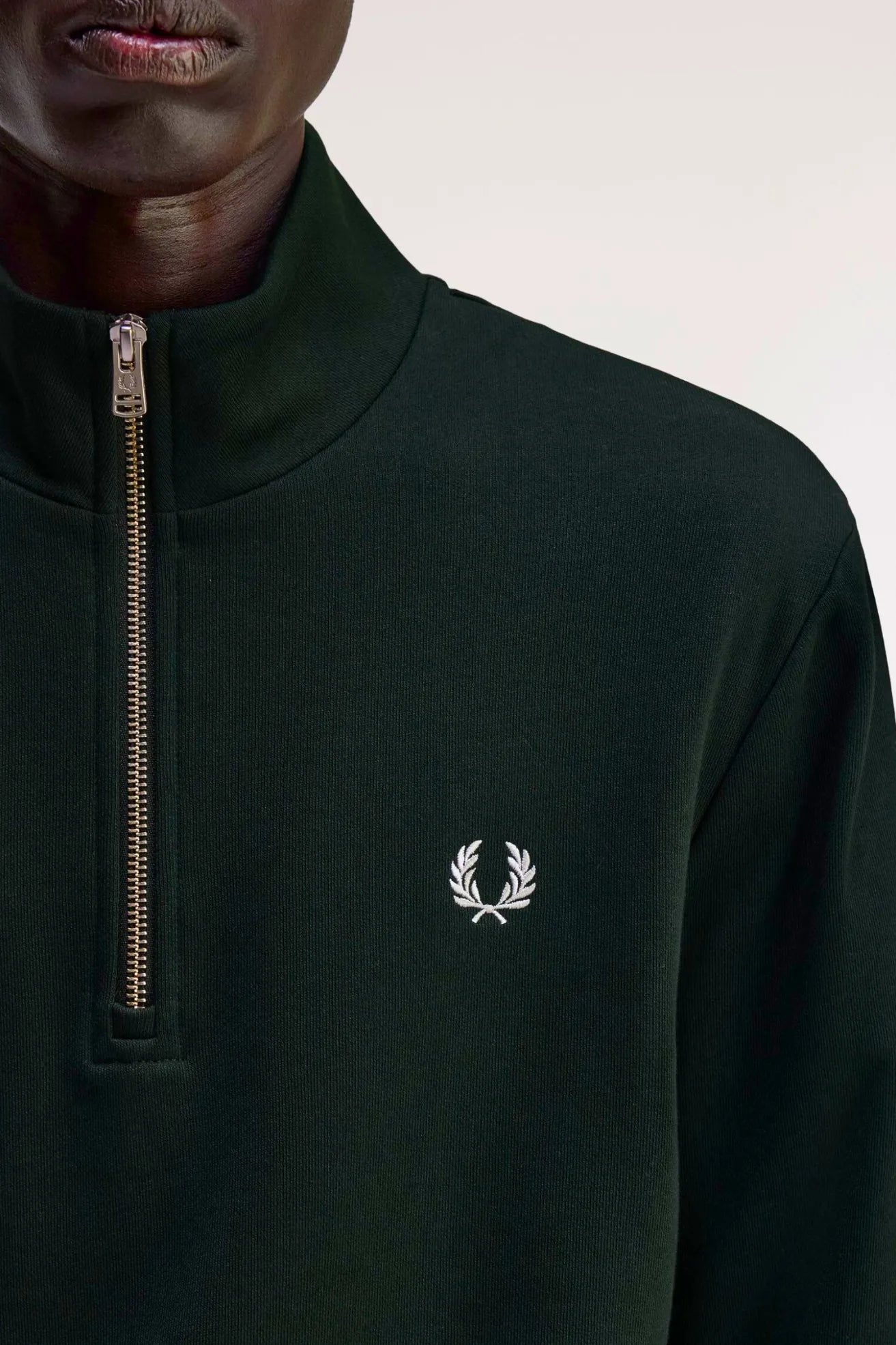 Fred Perry Sudadera Hombre Media Cremallera Verde Who killed Bambi?