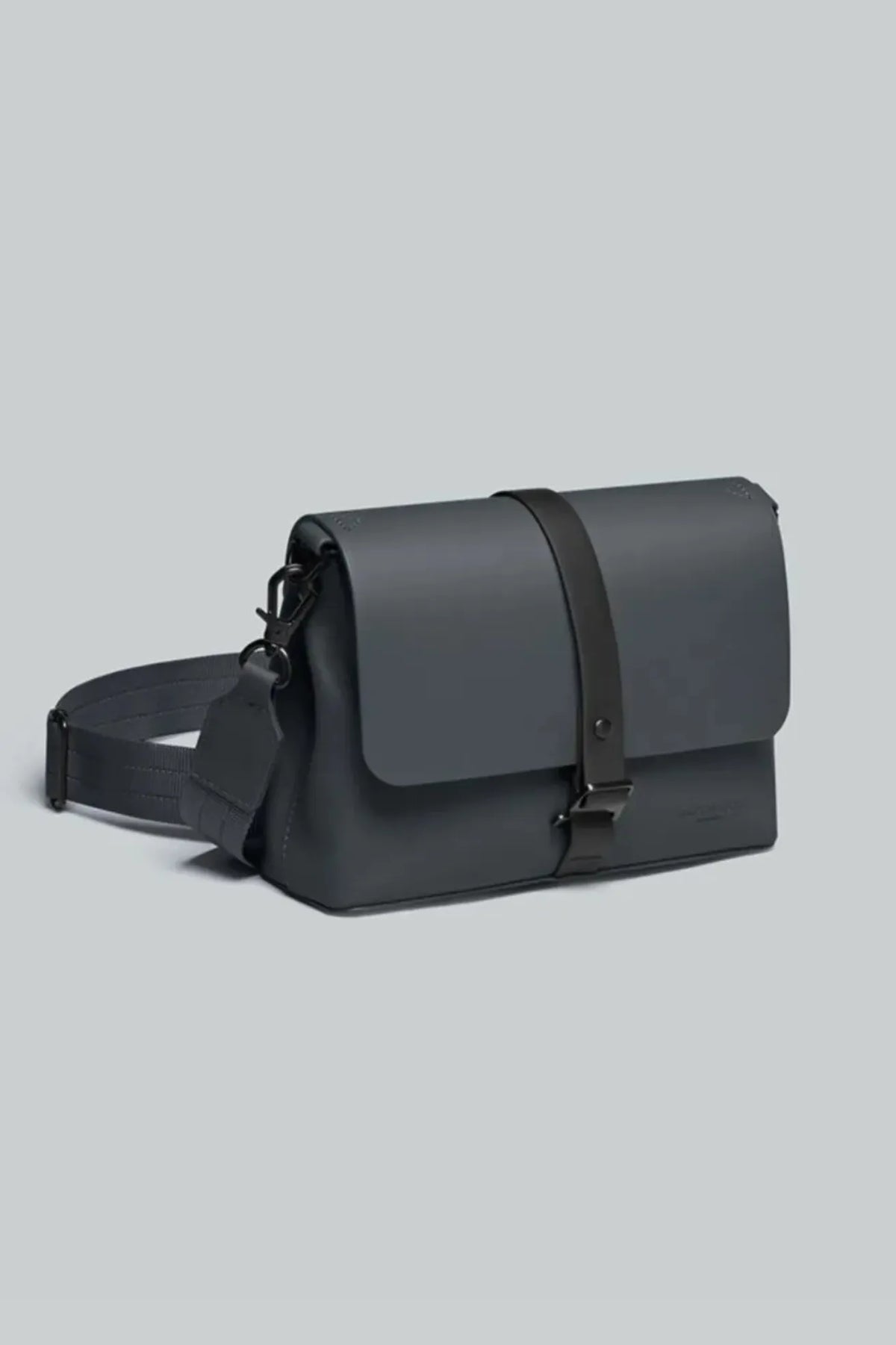 Gaston Luga Bolso Splash Crossbody Charcoal Who killed Bambi?