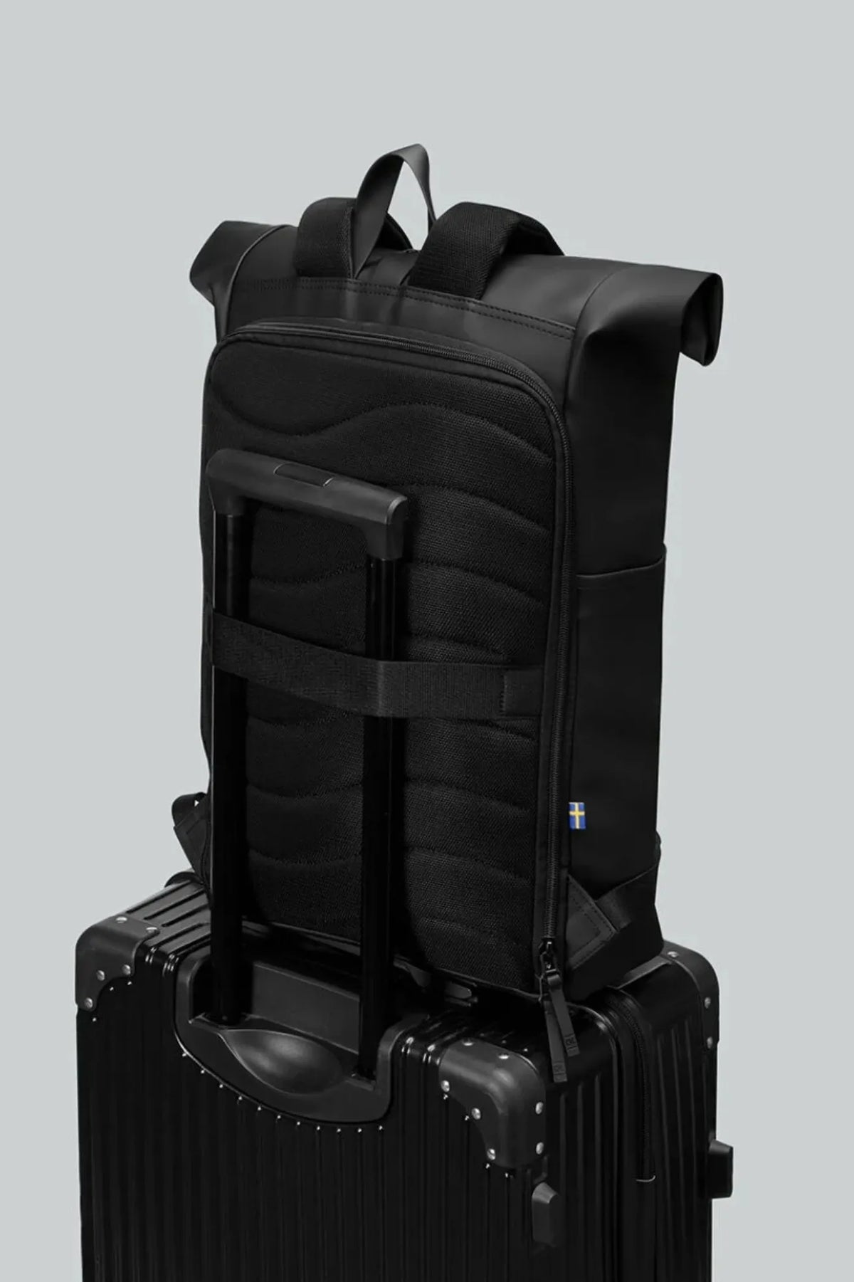 Gaston Luga Mochila Splash Rolltop 16" Negra Who killed Bambi?
